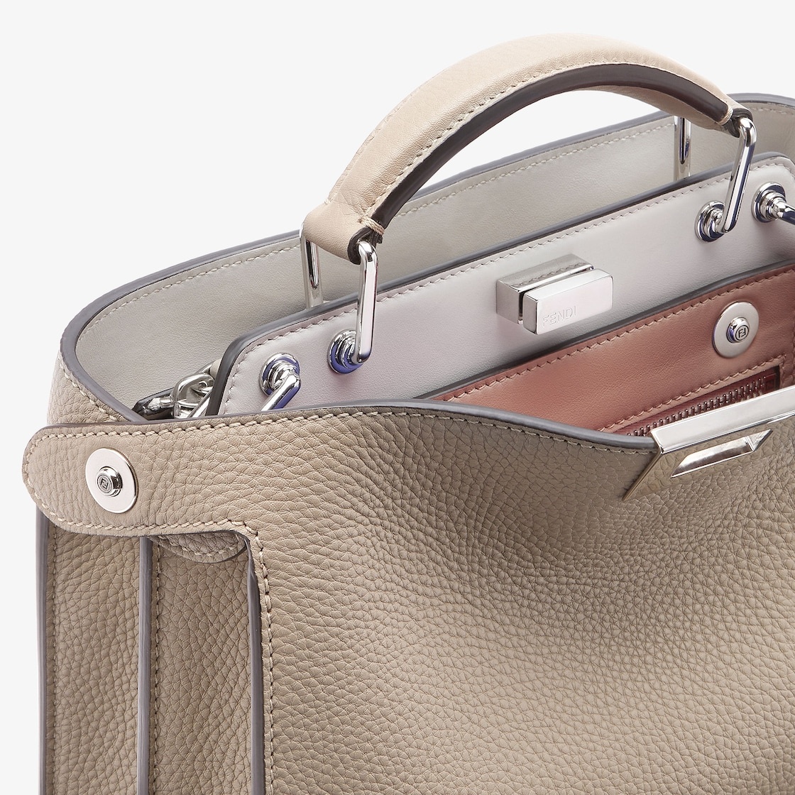 Small Peekaboo ISeeU bag made of beige Cuoio Romano leather. The interior is organized into two comp - 6