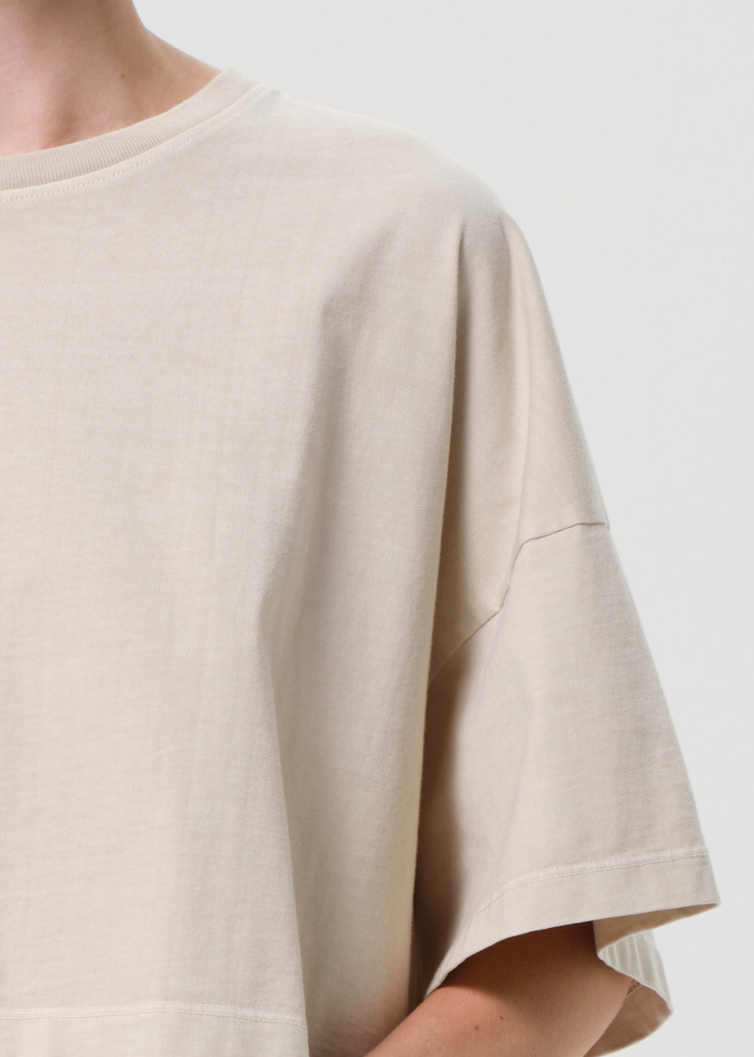 ARLI OVERSIZED CROPPED TEE IN BROWN RICE - 6