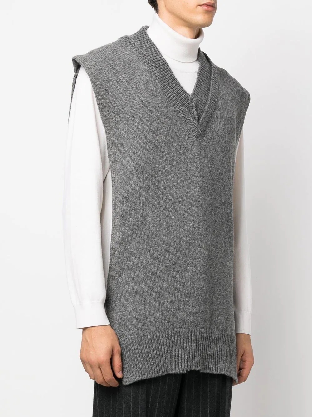 V-neck sleeveless knitted jumper - 4