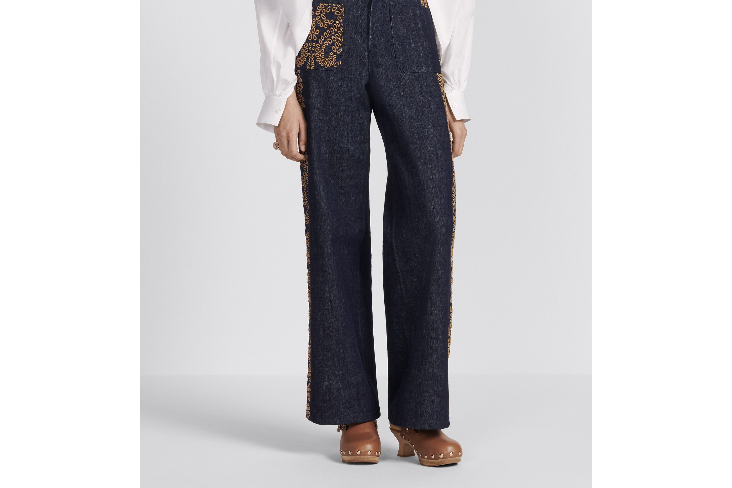 Embroidered Flared Jeans - 7