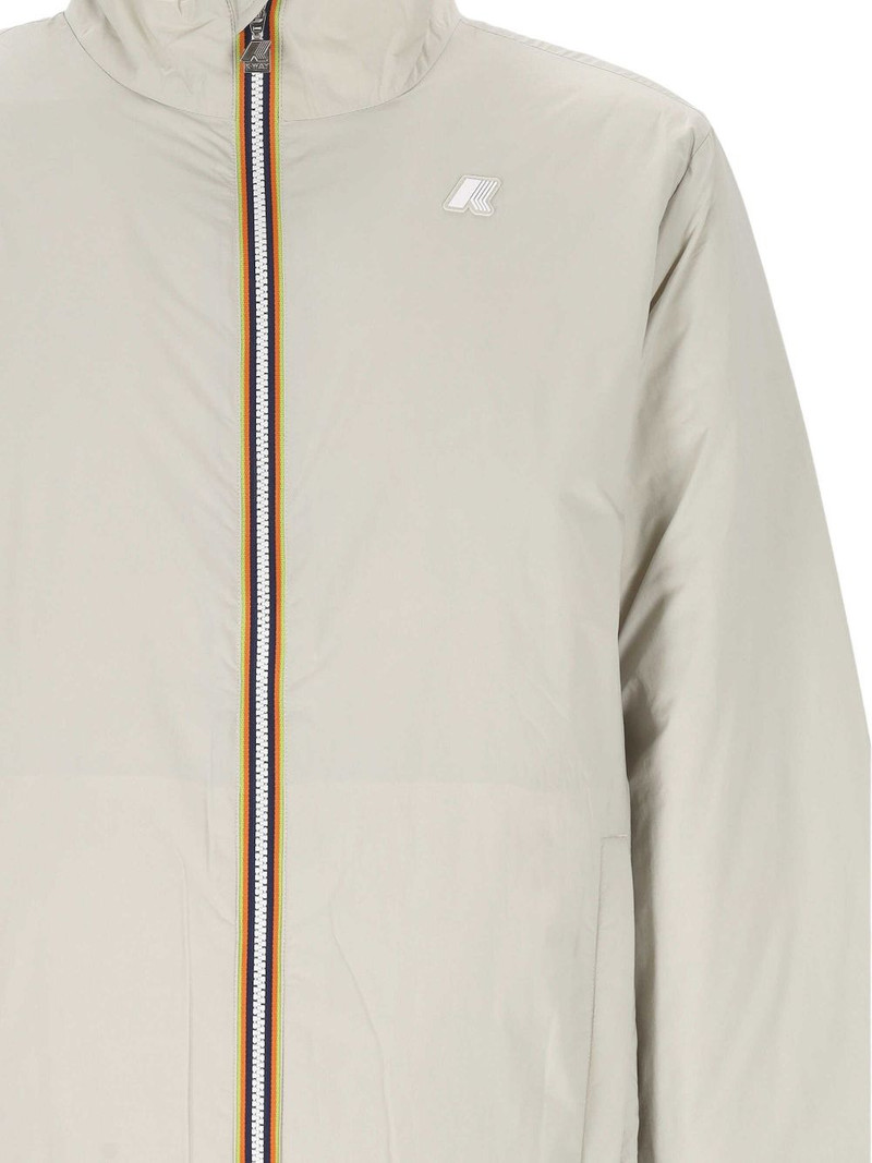 zip-fastening jacket 3