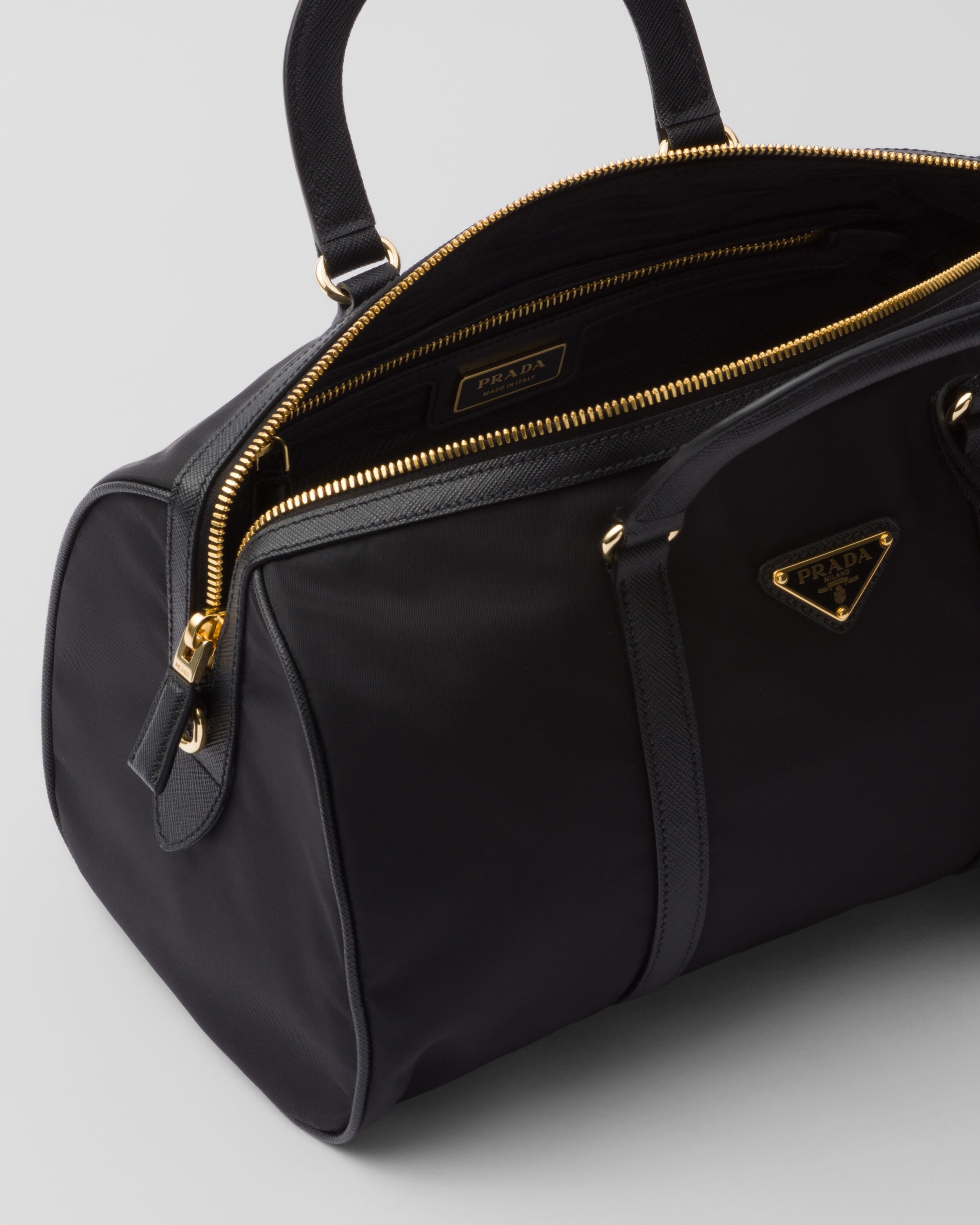 VIP【関税送料無料】希少 Prada Re-Edition 1978 Medium Bag Black Prada Re-Edition 1978 medium Re-Nylon and Saffiano