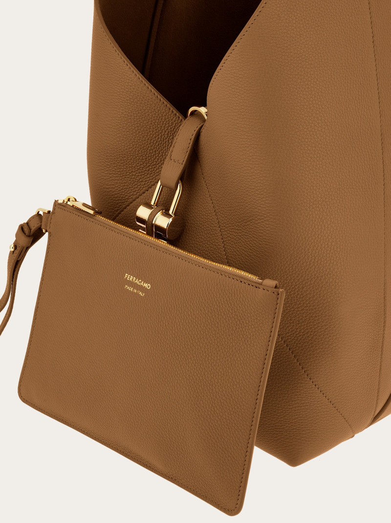 V-shaped hobo bag (M) 8