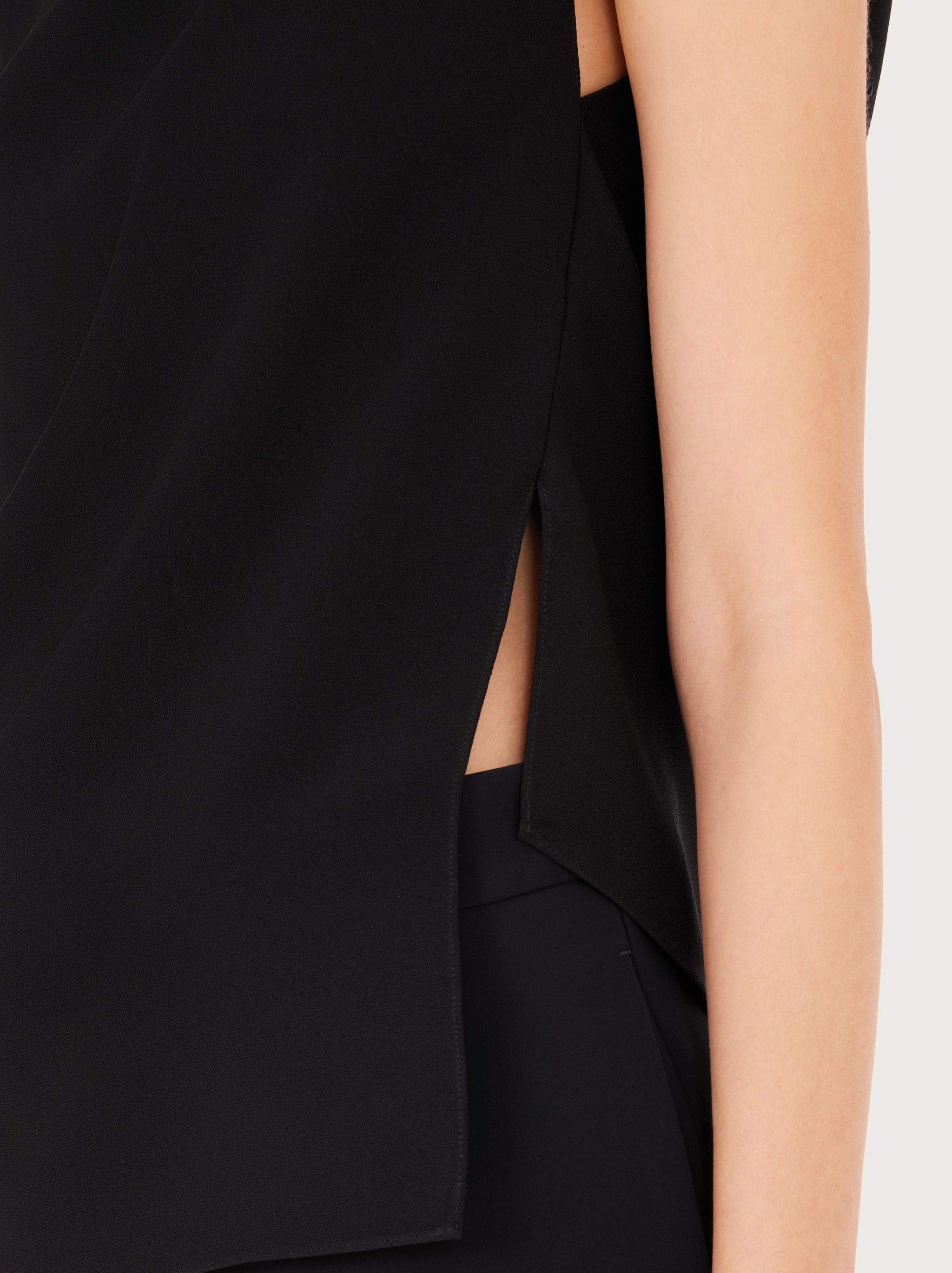 Asymmetric top with shoulder broach - 5