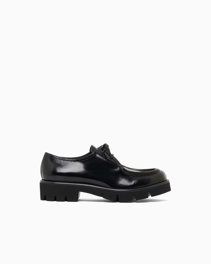 WALLABEE LACE-UPS IN SHINY POLISHED LEATHER 1