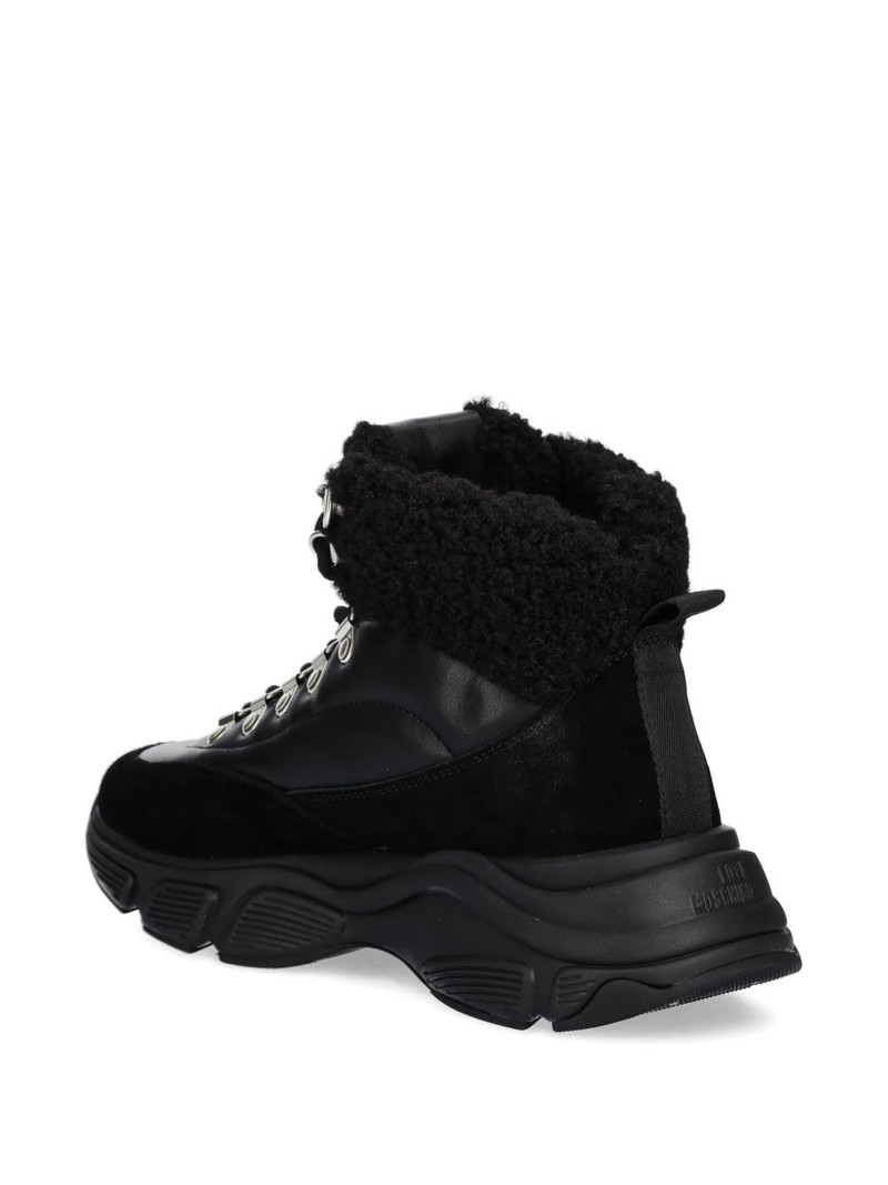 logo-detail boots 4