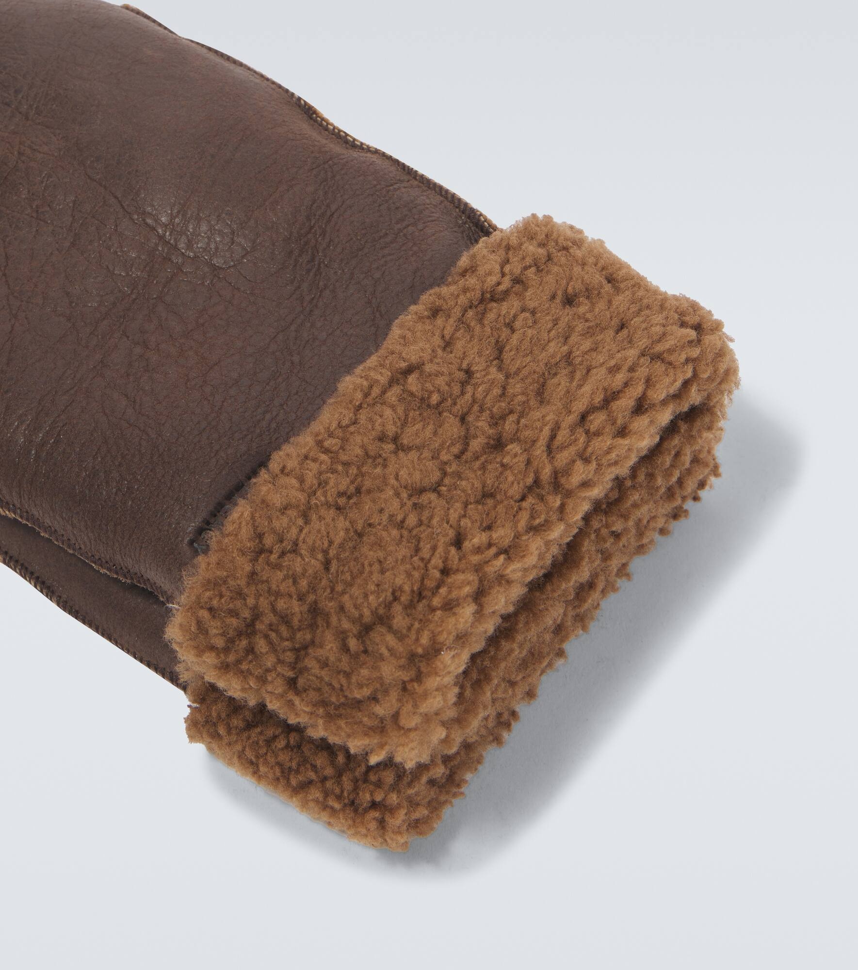 Shearling-trimmed leather mittens - 2