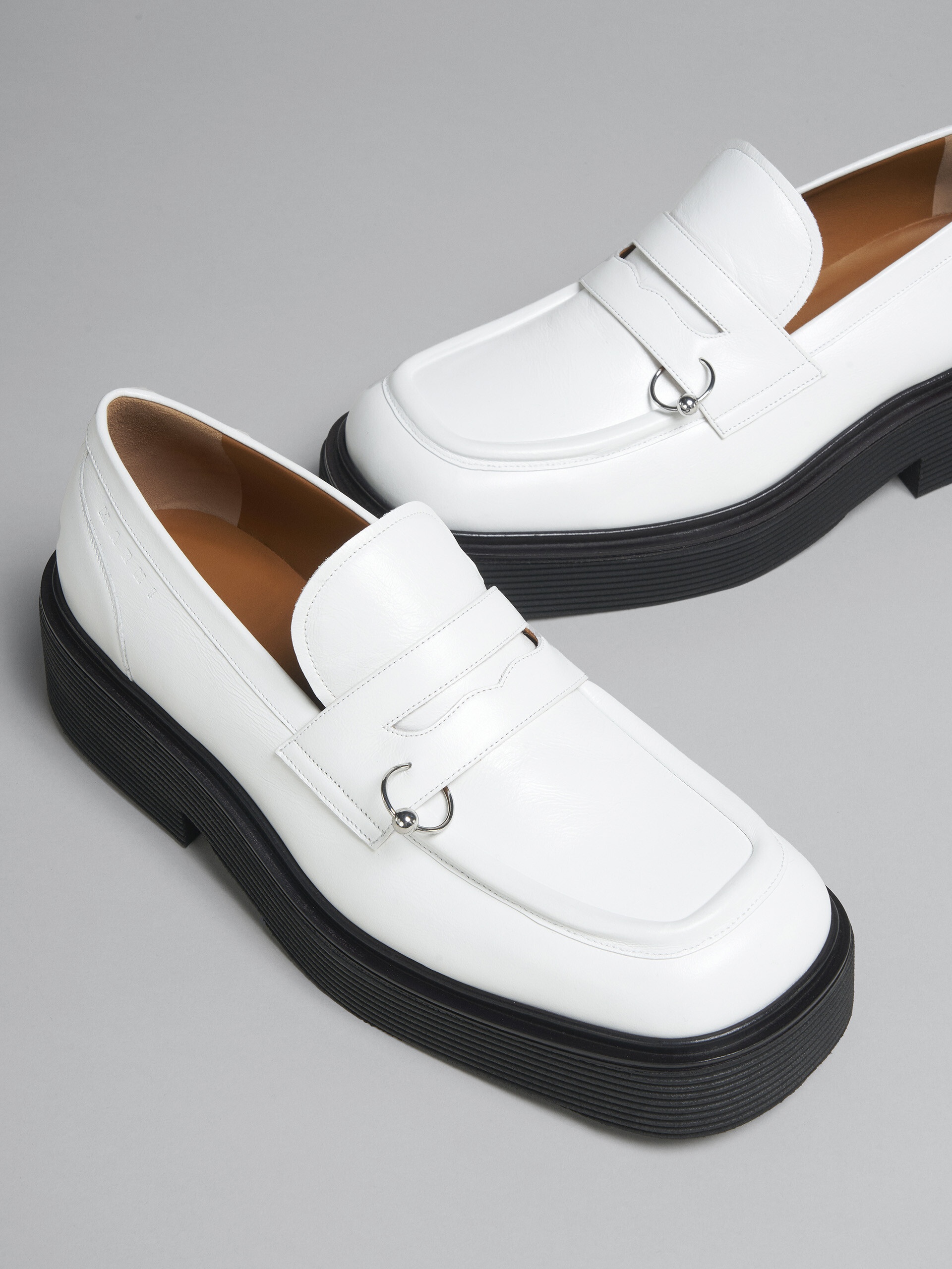 WHITE SHINY LEATHER MOCCASIN - 5