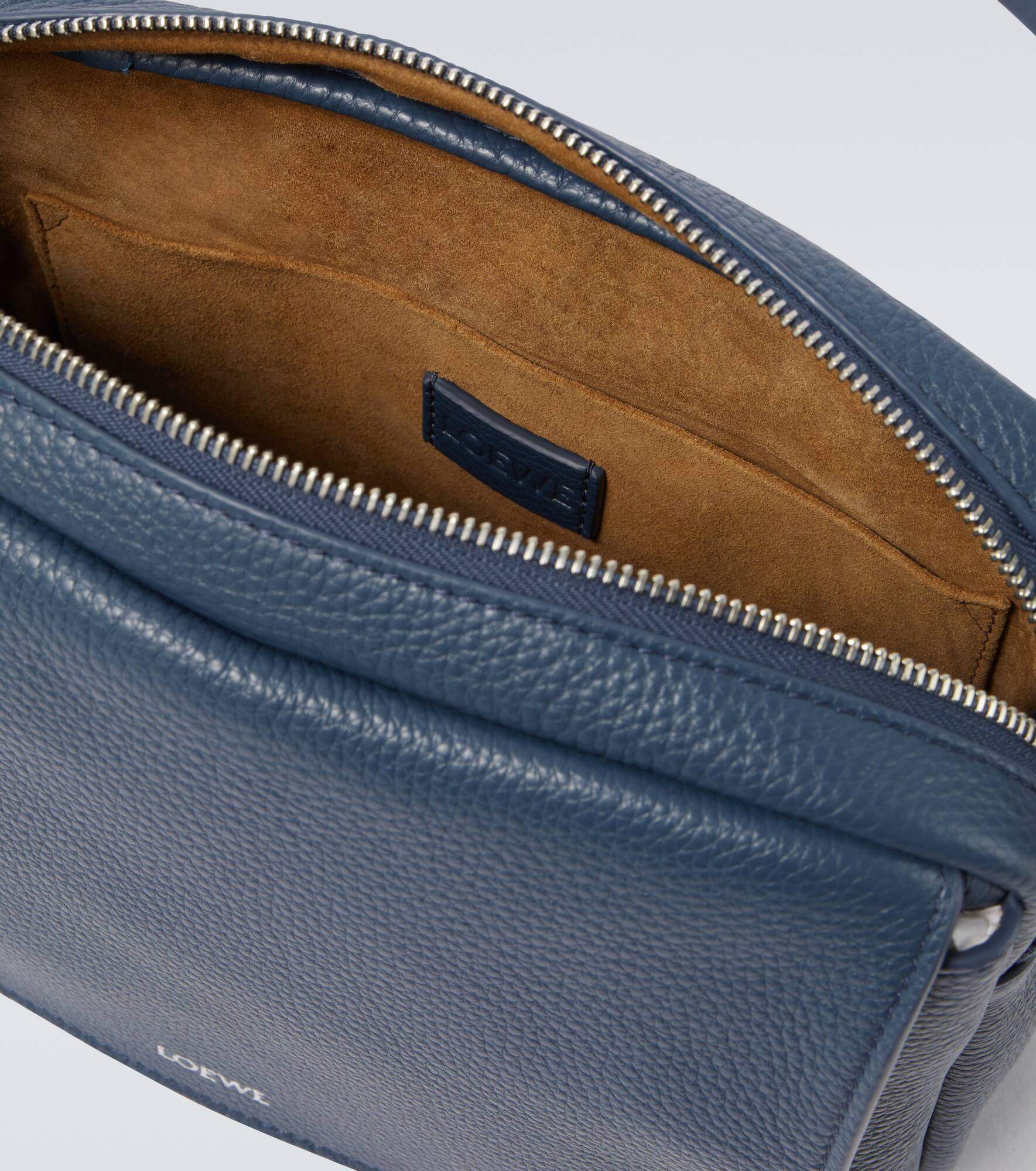 Pebble Medium leather messenger bag - 4
