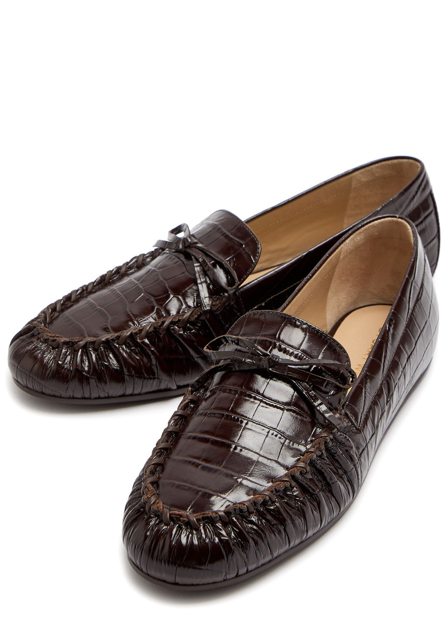 Stuart Weitzman Britt Bow Crocodile-effect Patent Leather Loafers - 3