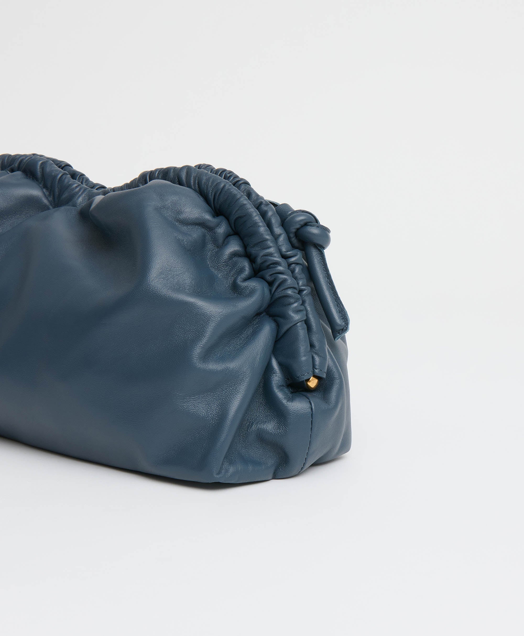 OVERSIZED CLOUD CLUTCH - 2