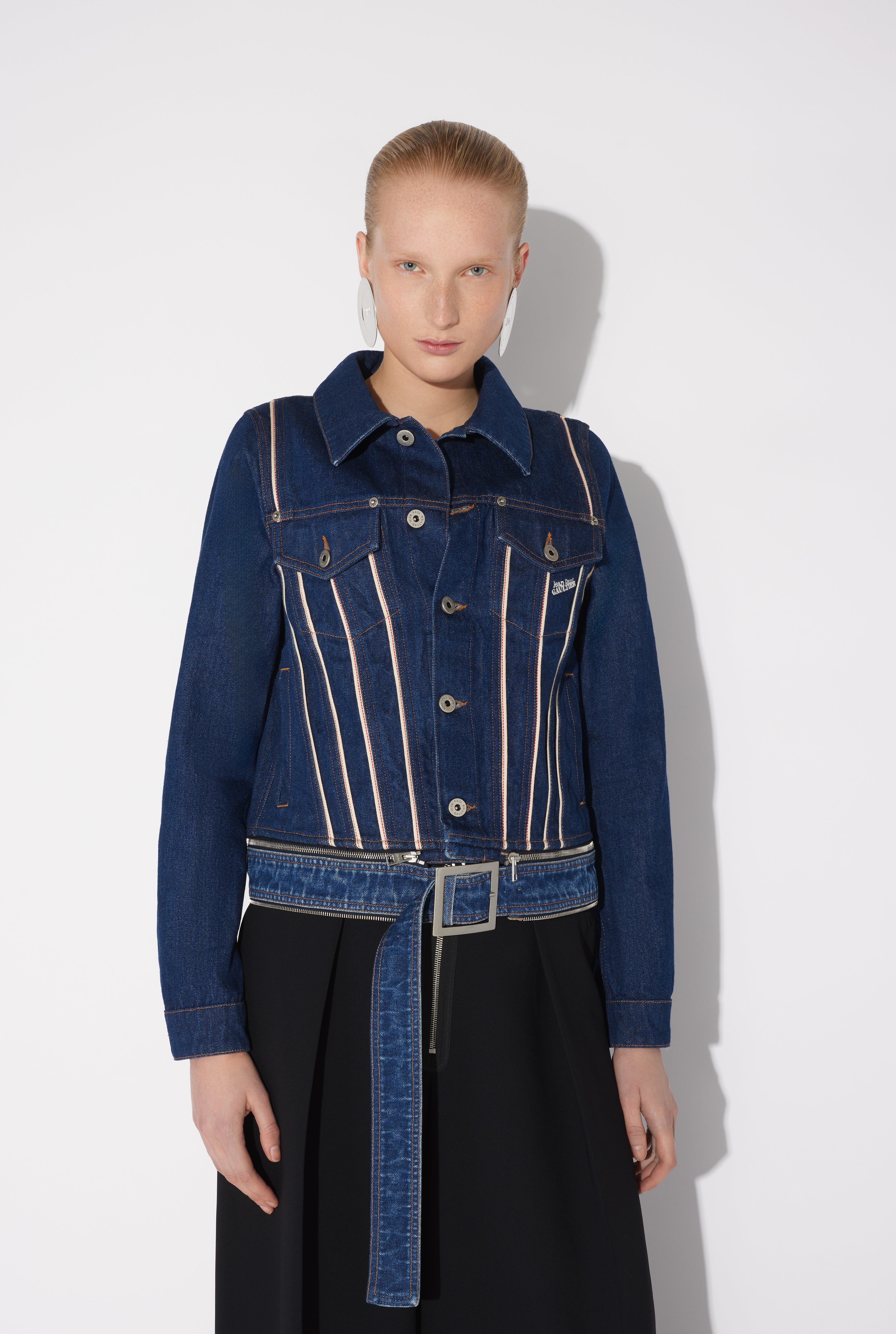 THE TWO-WAYS-TO-WEAR DENIM COAT - 5