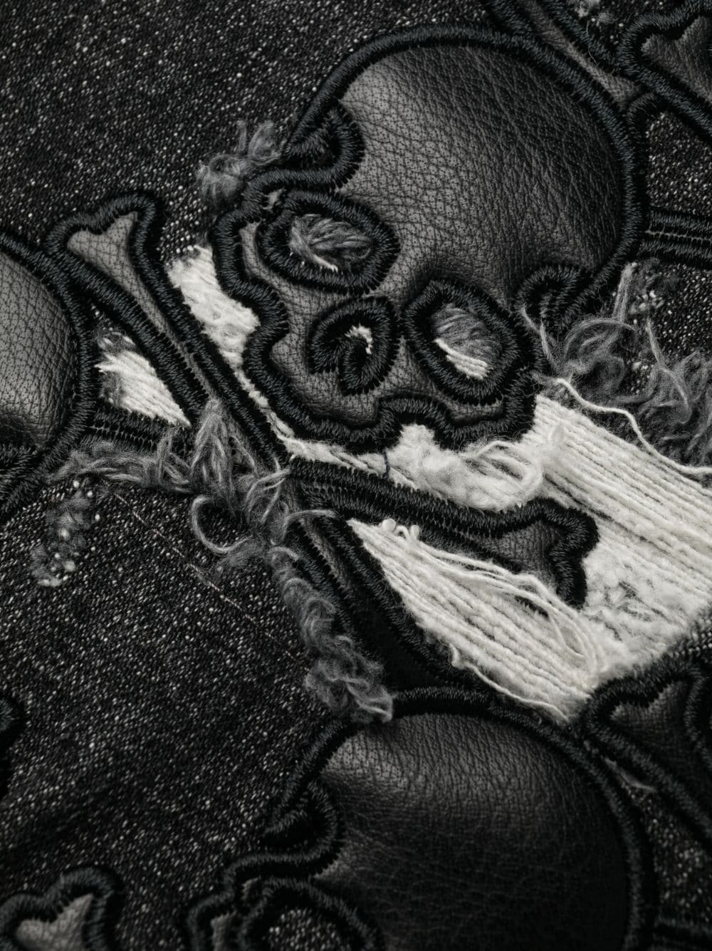 Skull & Bones logo-embroidered ripped jeans - 7