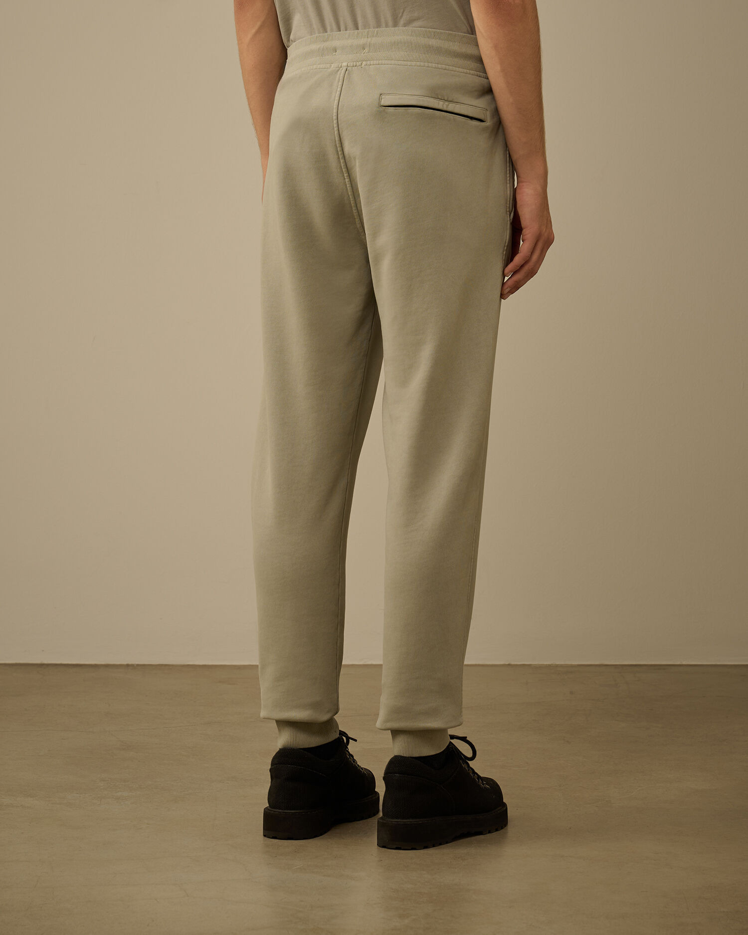 Brushed and Emerized Diagonal Fleece Logo Sweatpants - 4
