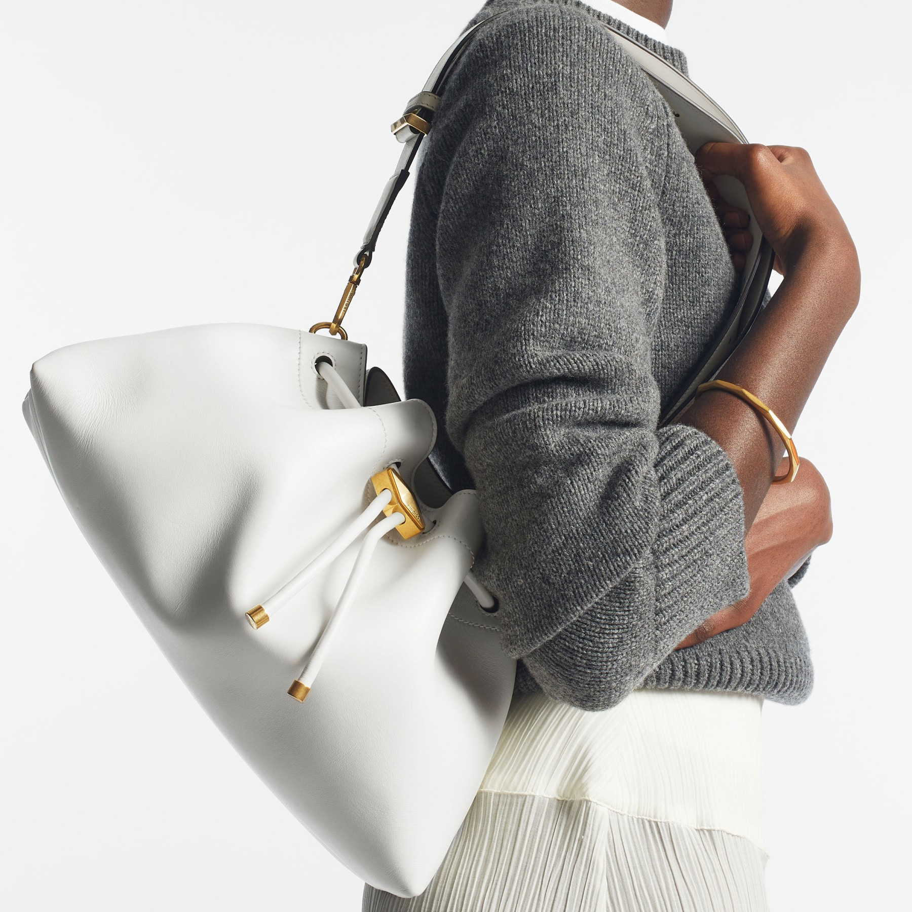 Cinch M
Latte Leather Bag - 2