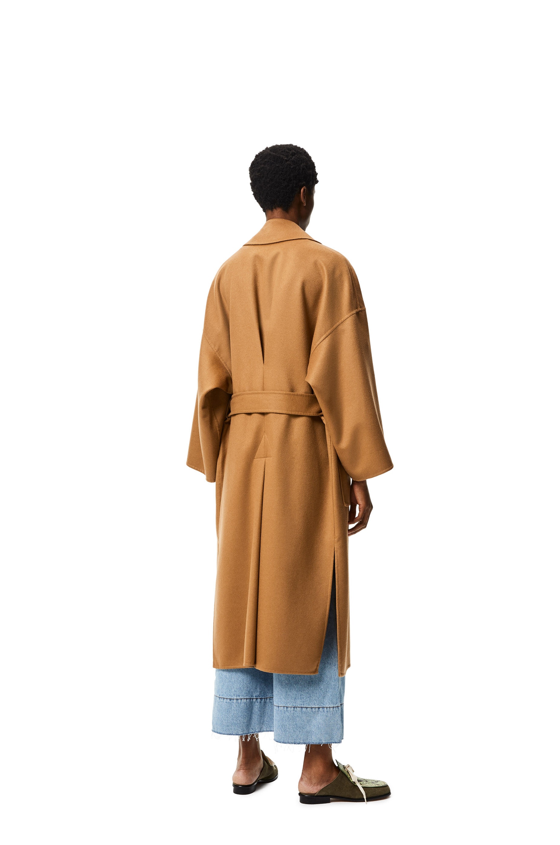 Oversize belted coat in wool and cashmere - 4