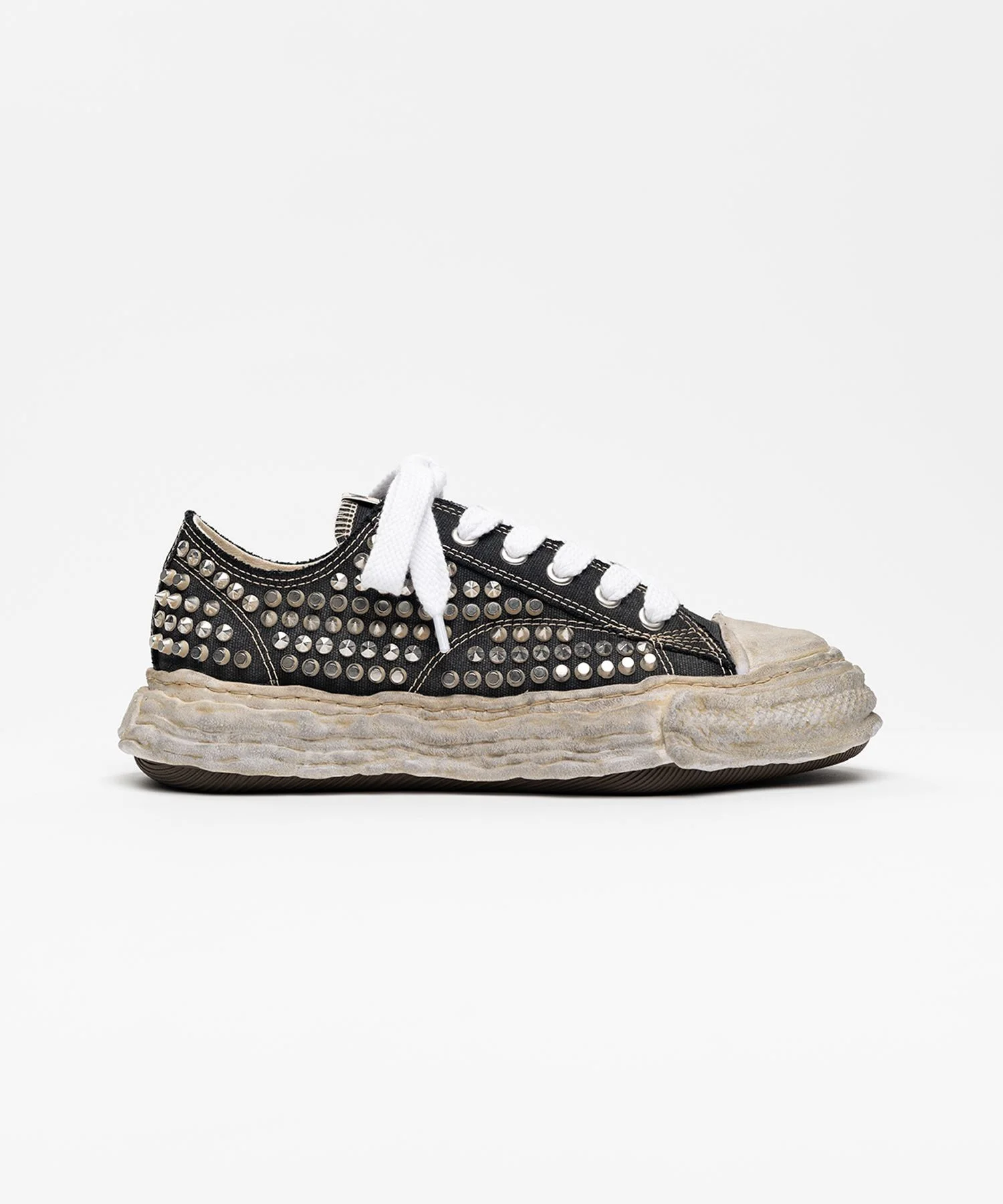 【EXCLUSIVE EDITION】"PETERSON23"OG Sole Studded Canvas Low-top Sneaker - 1