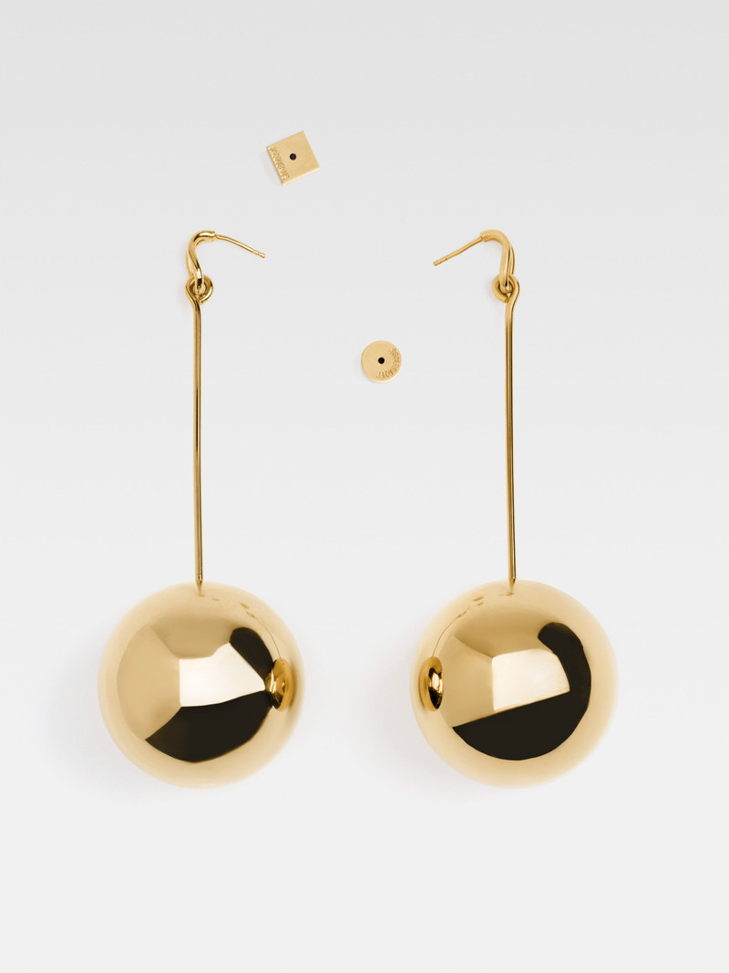 JACQUEMUS Les grandes boucles Nodo outlook