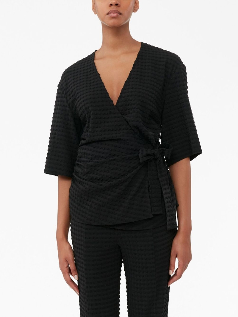 V-neck seersucker tied blouse 3