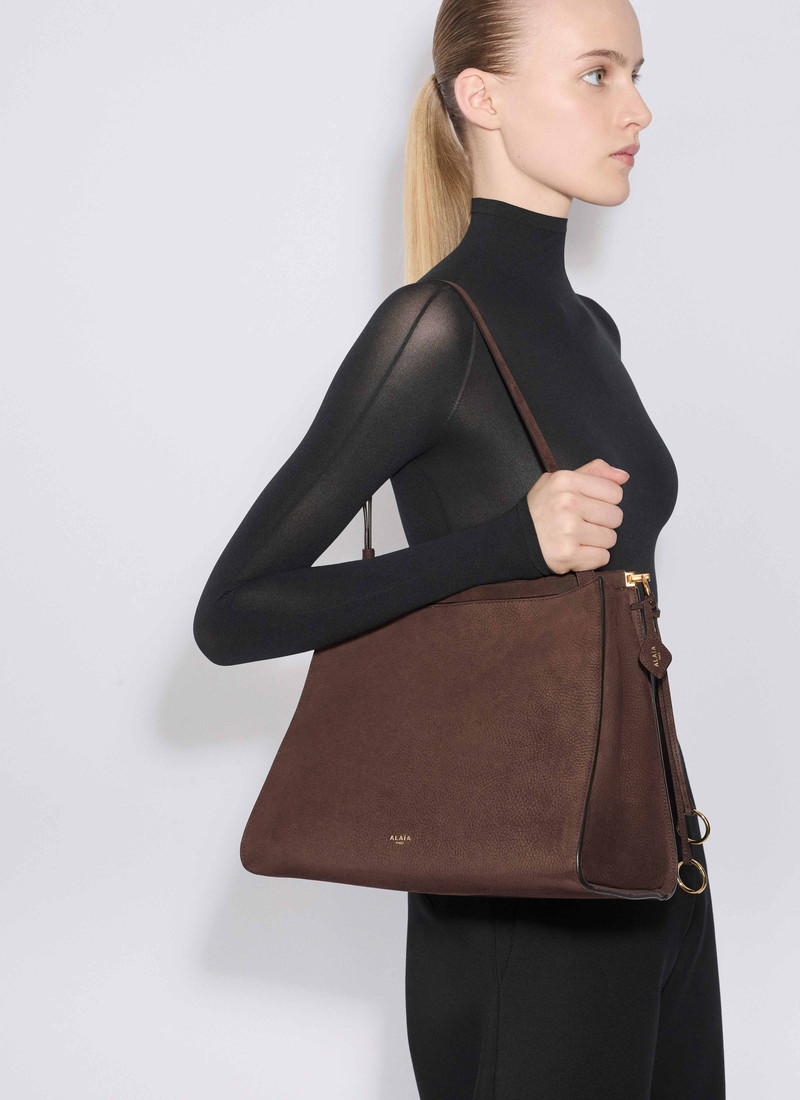 Alaïa LE CLICK MEDIUM SQUARE BAG IN NUBUCK outlook