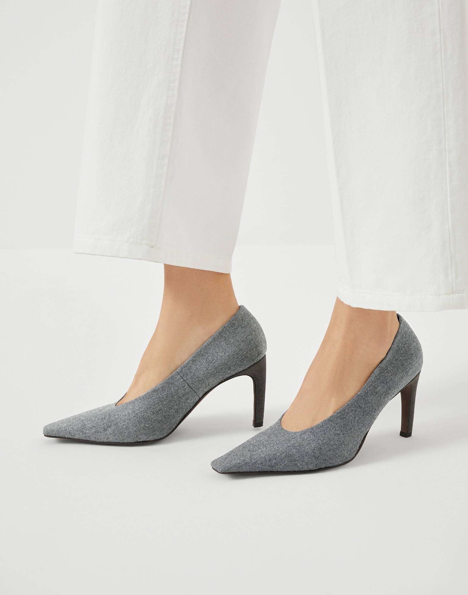 Water-resistant virgin wool flannel heels with precious details - 4