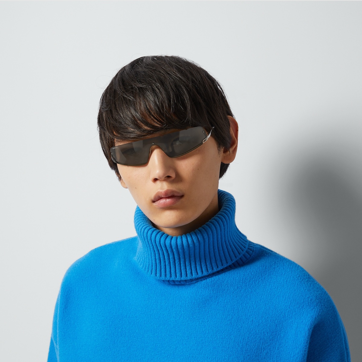 GUCCI Mask-shaped frame sunglasses | REVERSIBLE
