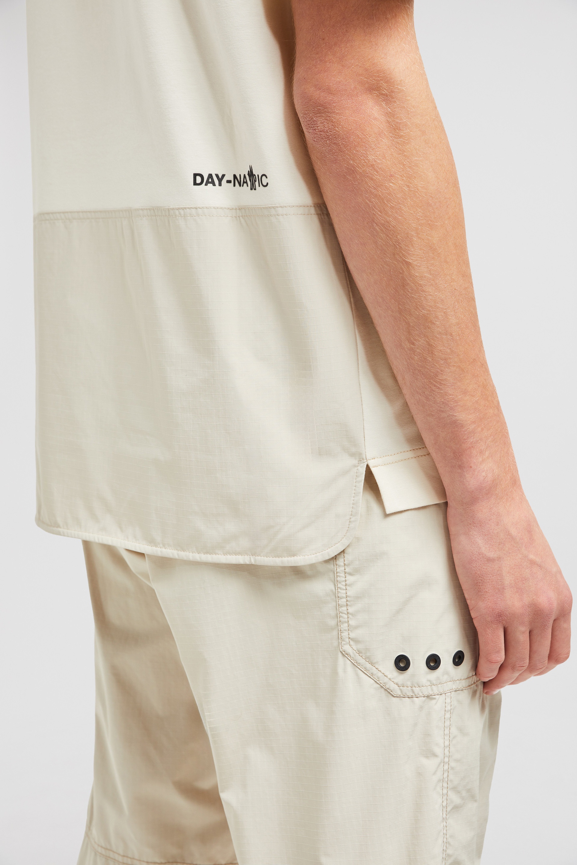 Cotton T-shirt with Pockets - 6