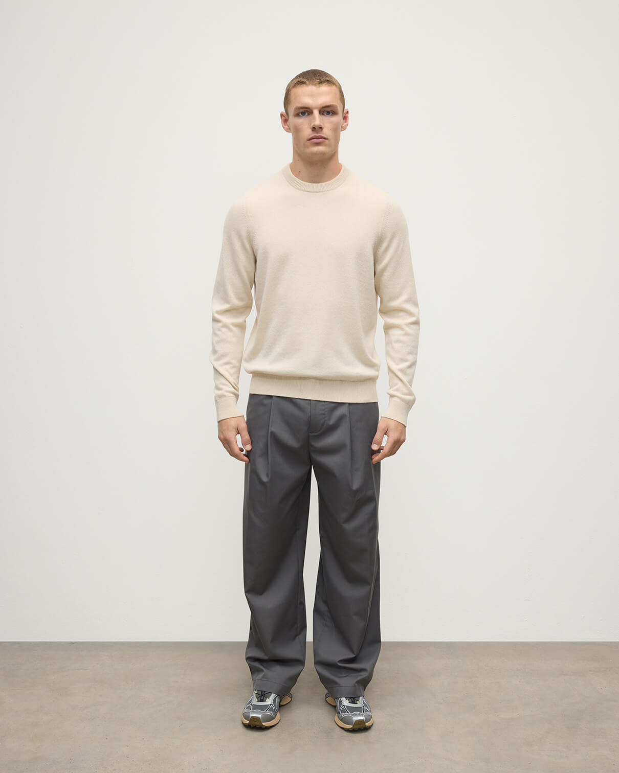Classic Cashmere Cream Round Neck Jumper - 2
