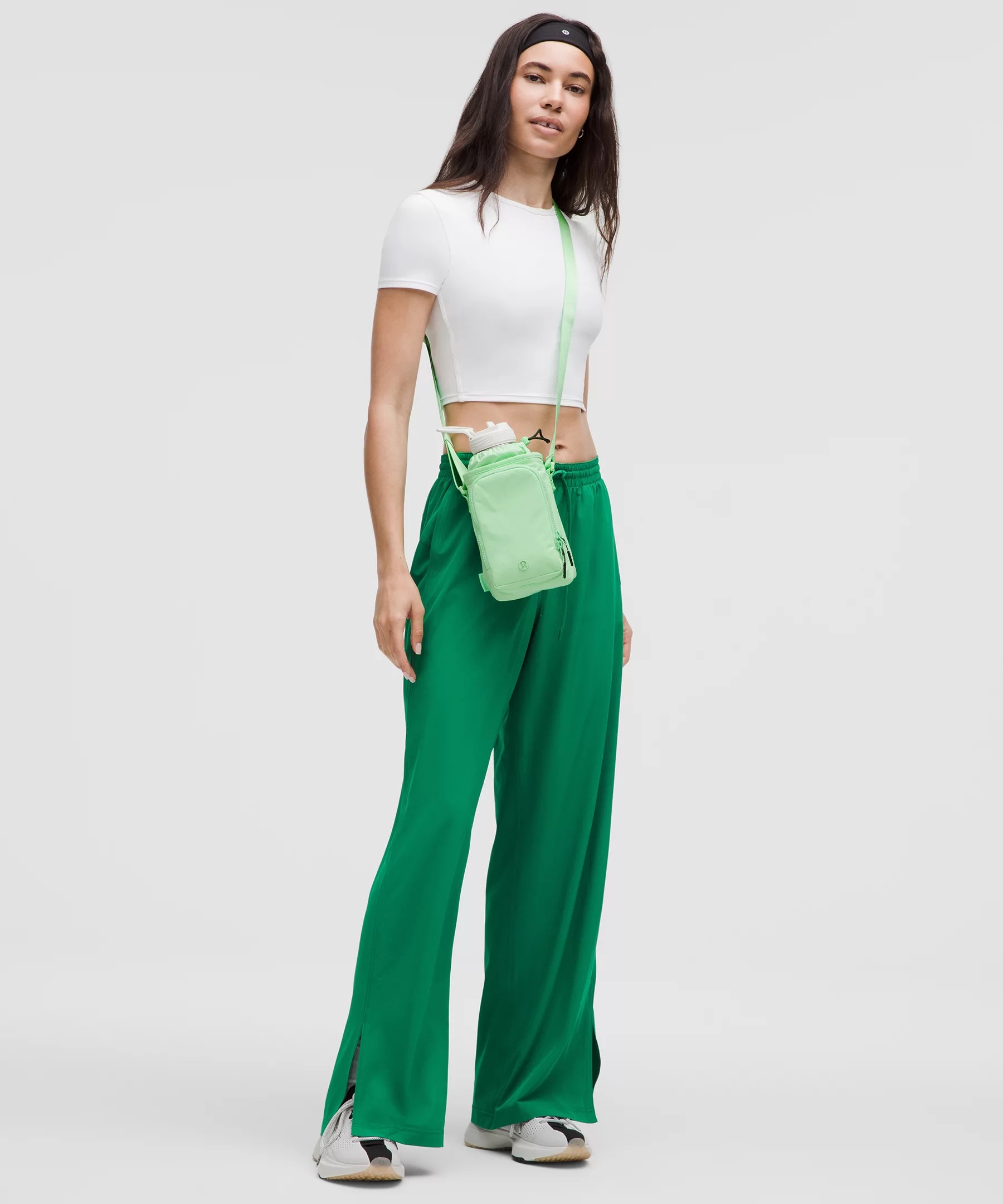 Water Bottle Crossbody with Front Pocket 2L - 2