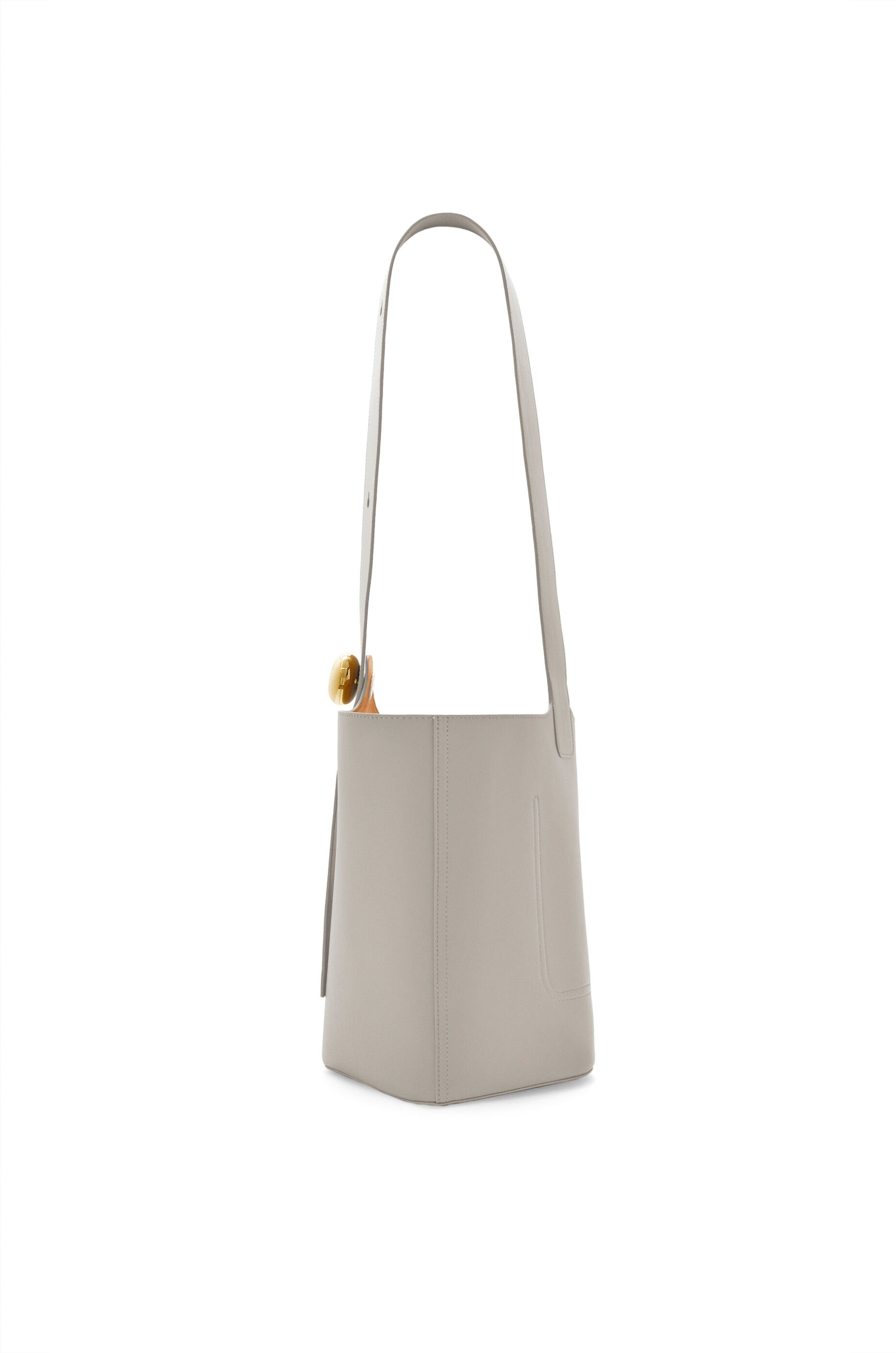 Medium Pebble bucket in smooth calfskin - 4