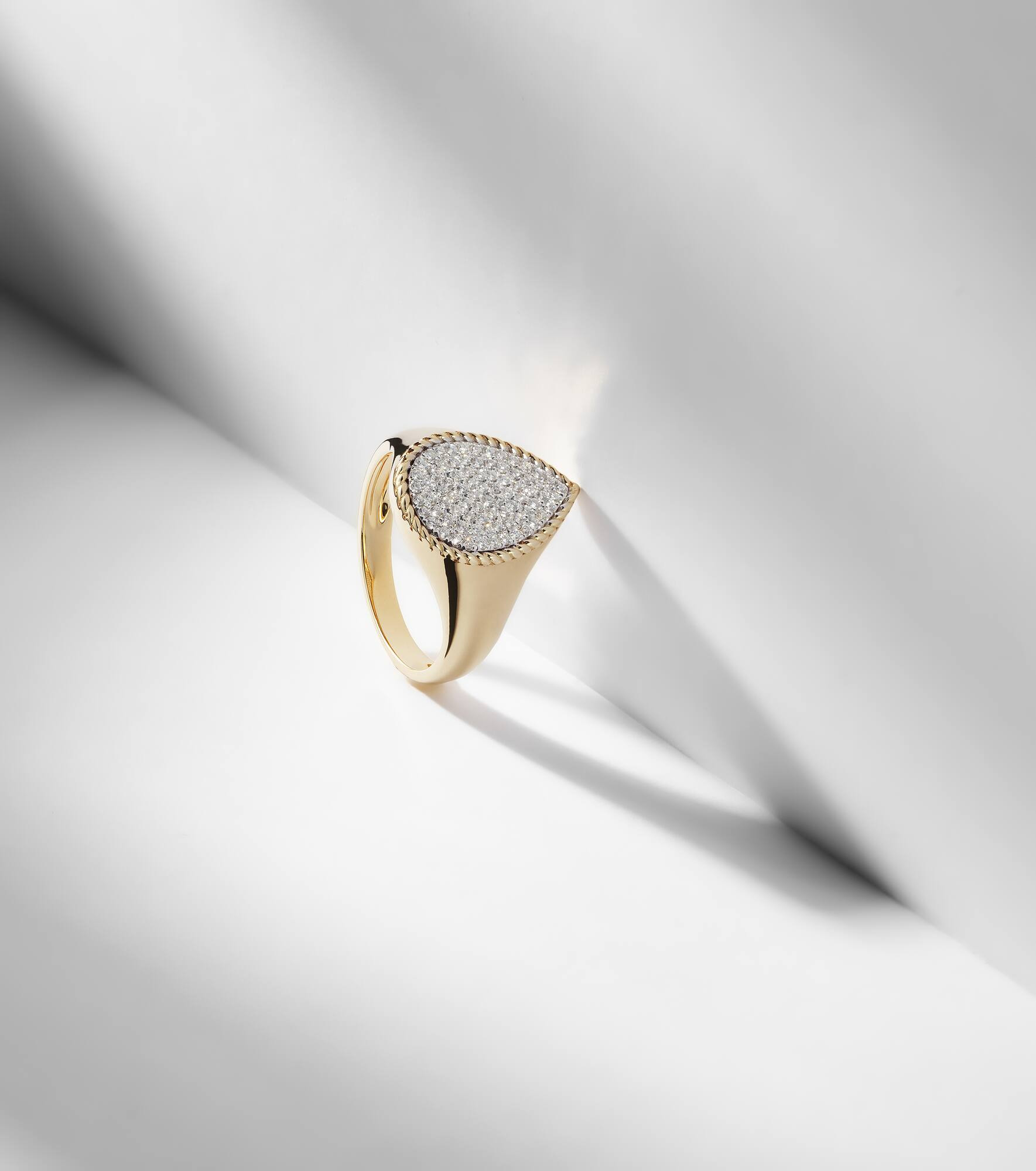 18kt gold pinky ring with diamonds - 5
