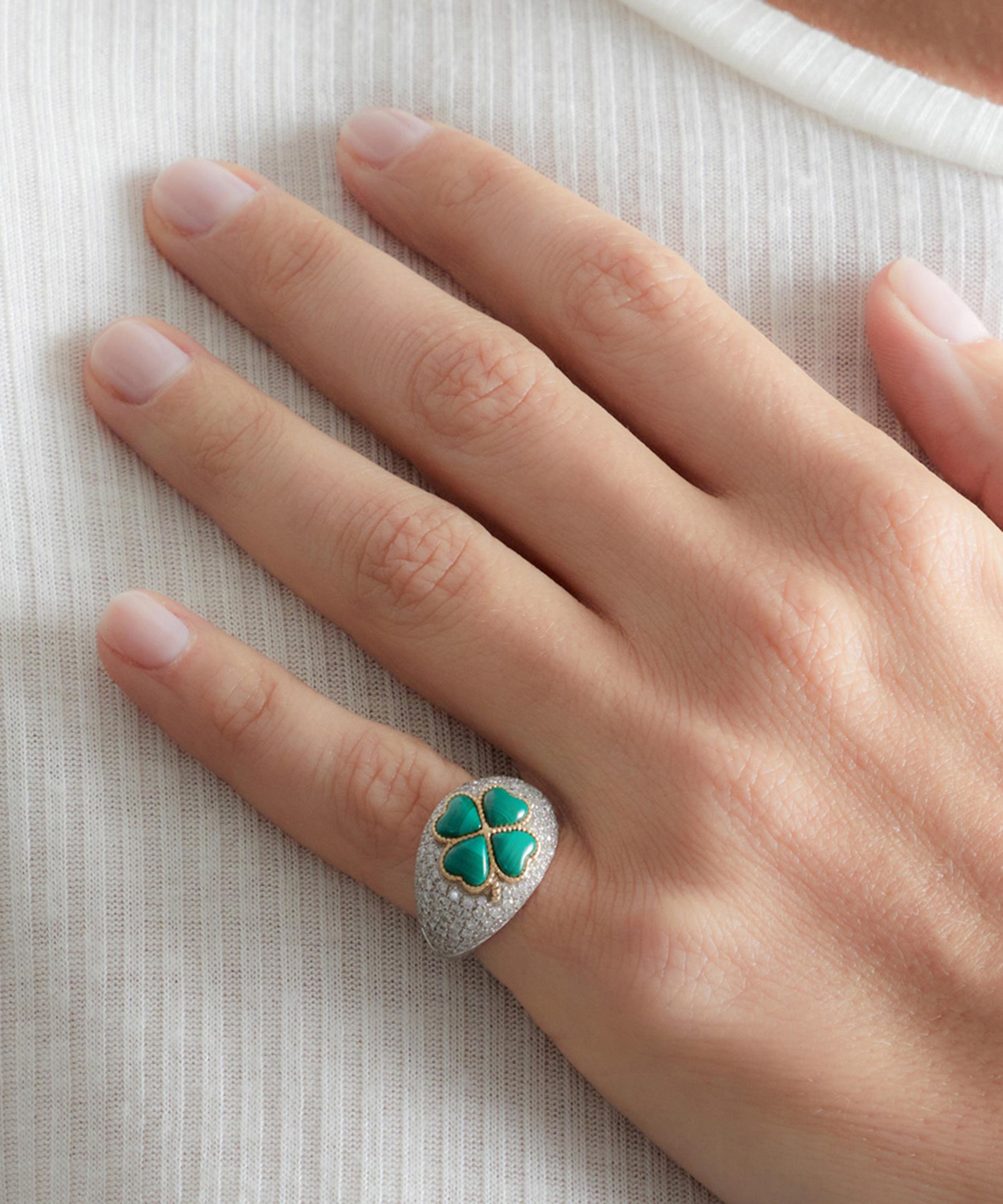 9ct White Gold Clover Malachite Dome Ring - 2