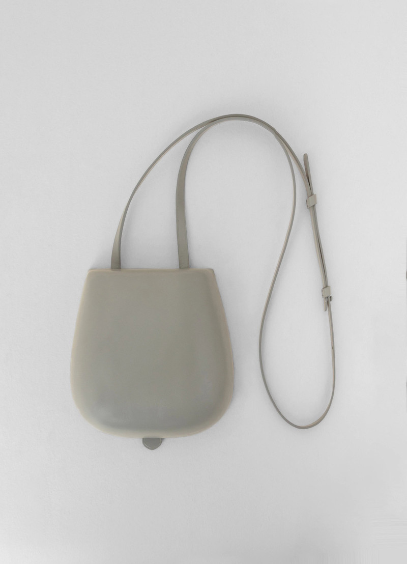 MOLDED TACCO BAG
VEGETABLE-TANNED LEATHER 1