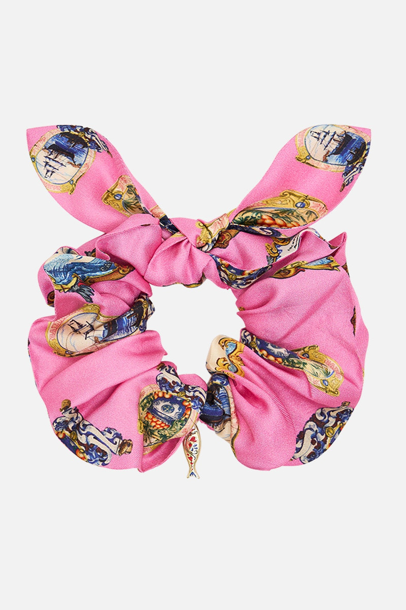 SCRUNCHIE WITH TRINKET - 1