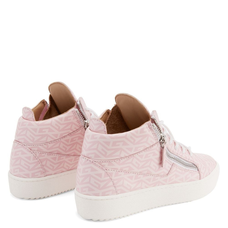 Kriss Monogram 3
