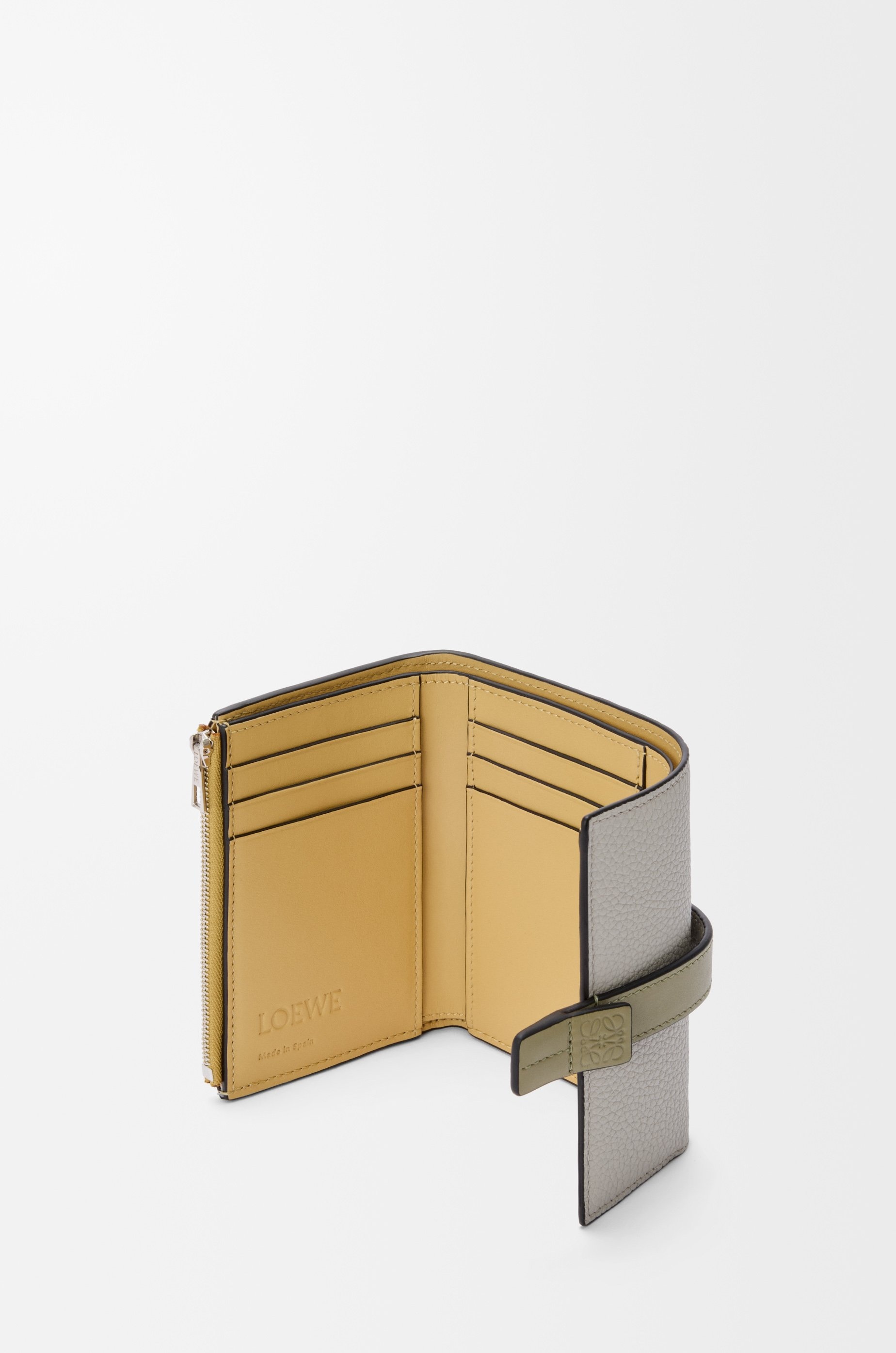 Small vertical wallet in soft grained calfskin - 3