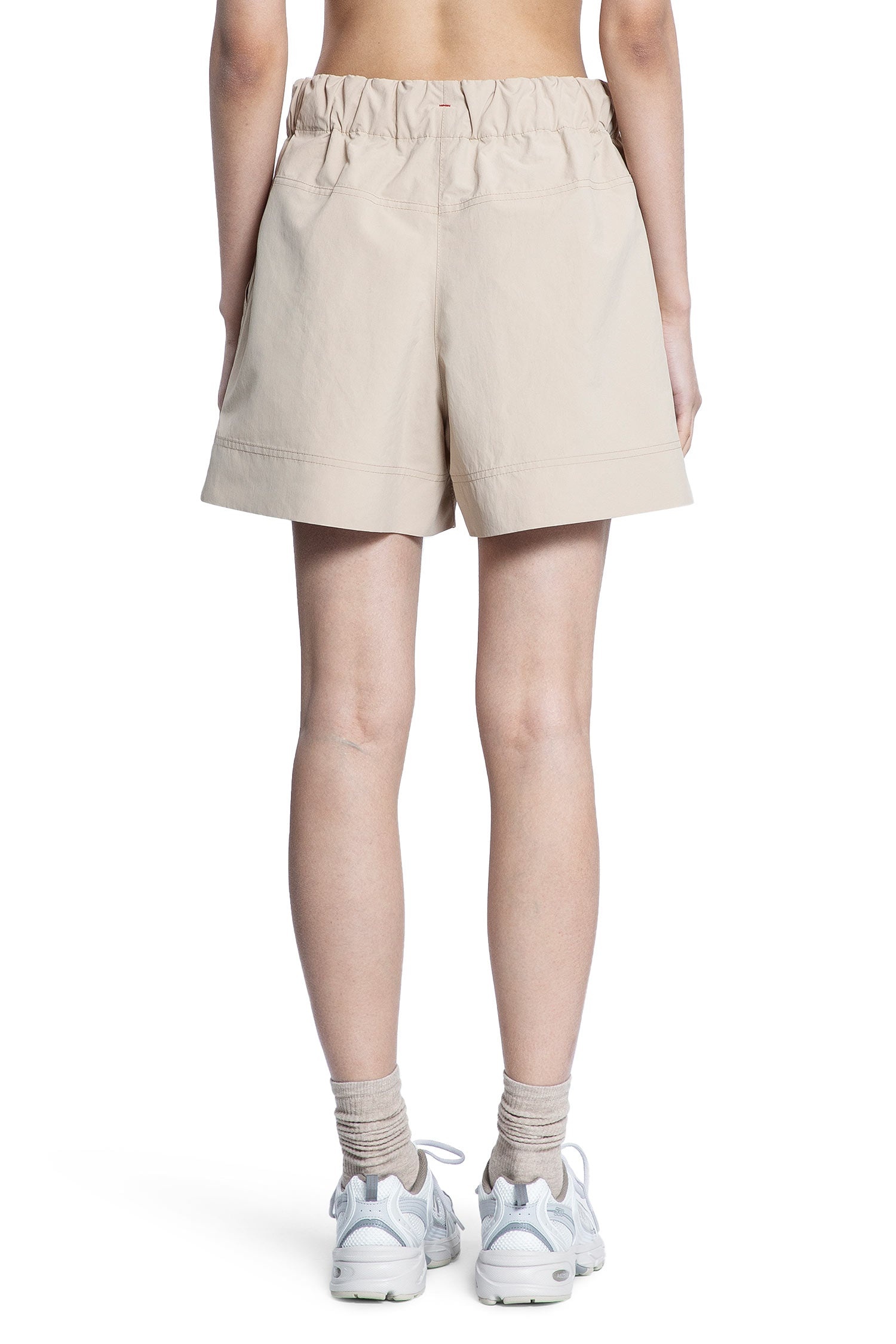ショーツ MONCLER GRENOBLE BEIGE SHORTS WITH LOGO PATCH Moncler Grenoble Beige Short With Logo Patch – LOZURI®