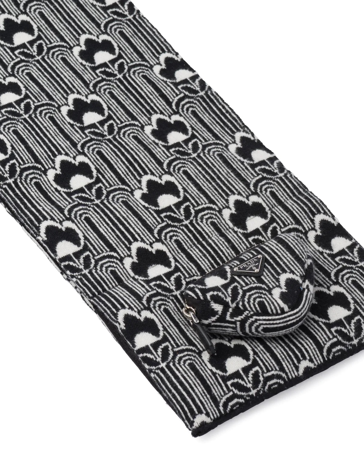 Reversible jacquard and Re-Nylon scarf 3