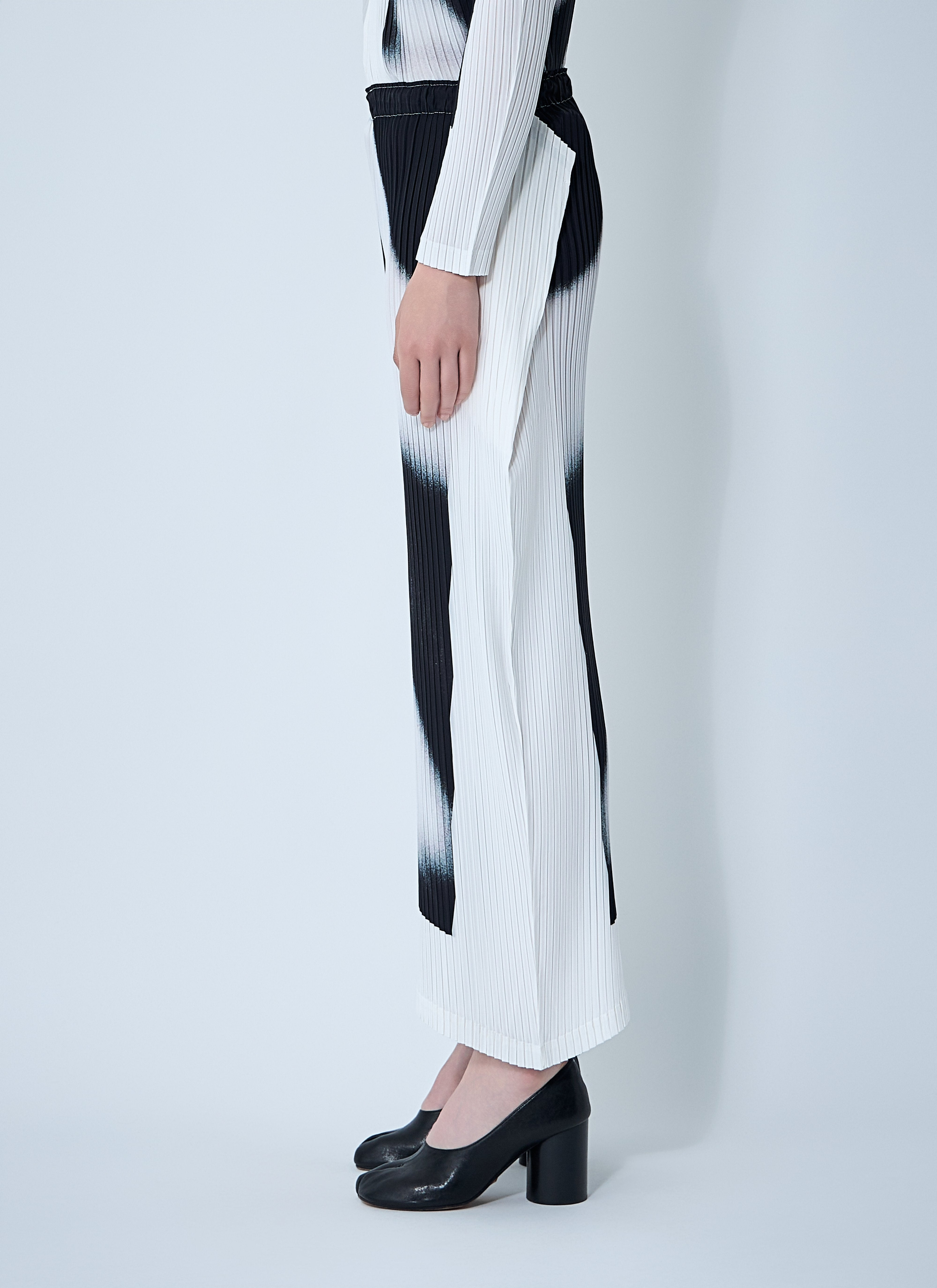 Issey Miyake Women Shadow Study Pants - 3