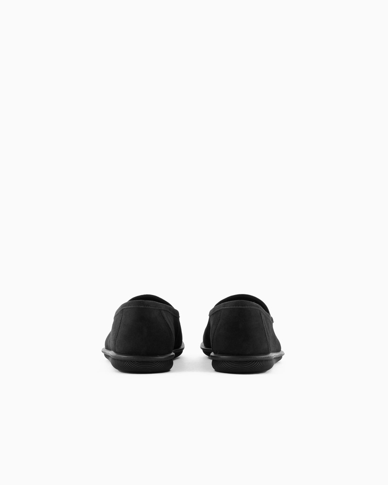 GIORGIO ARMANI Suede loafers 와 embroidered 로고 outlook