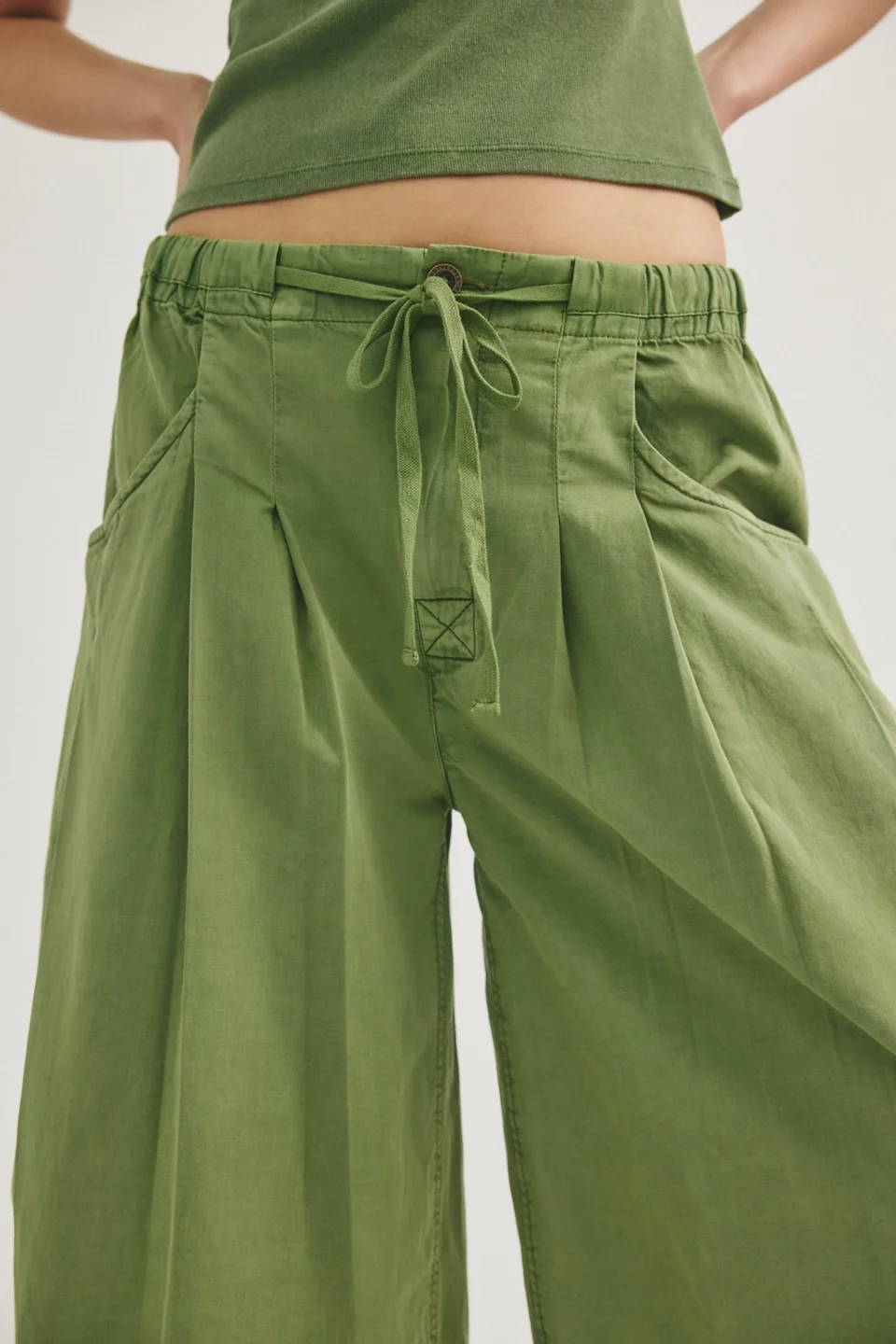Telluride Wide-Leg Crop Pull-On Solid Pants - 1
