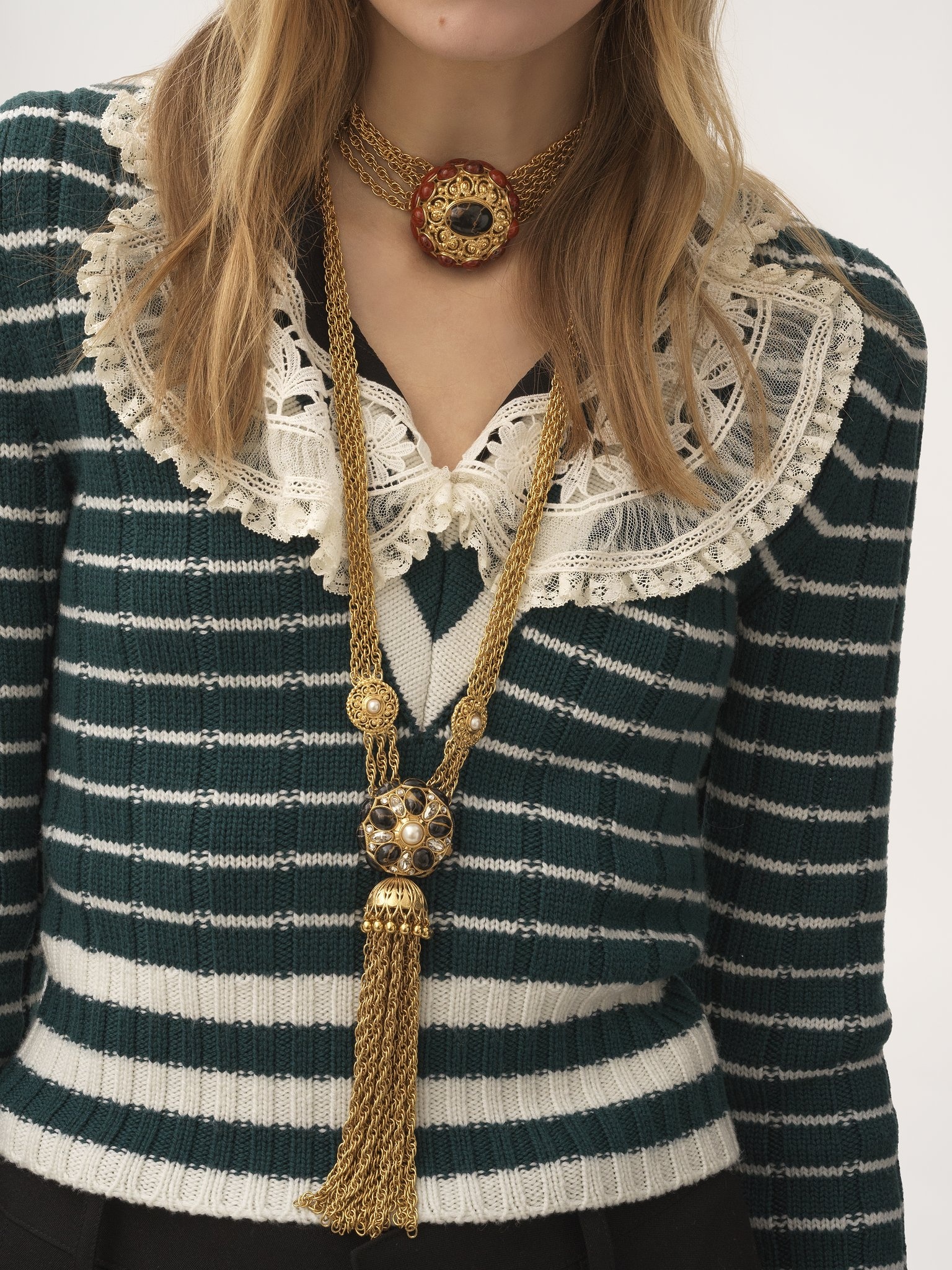 V-NECK FITTED SWEATER IN A MERINO WOOL KNIT - 7