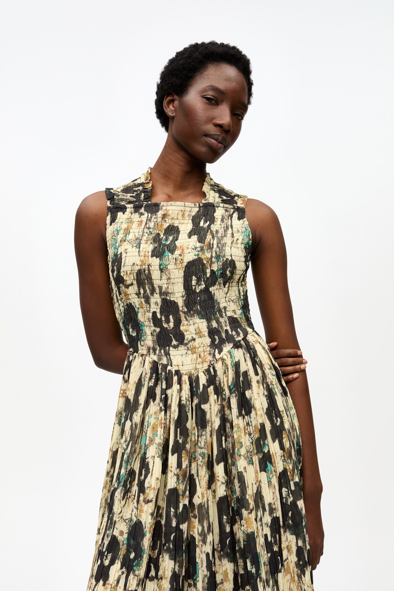 PRINTED PLEATS SMOCK MIDI STRAPS DRESS - 4