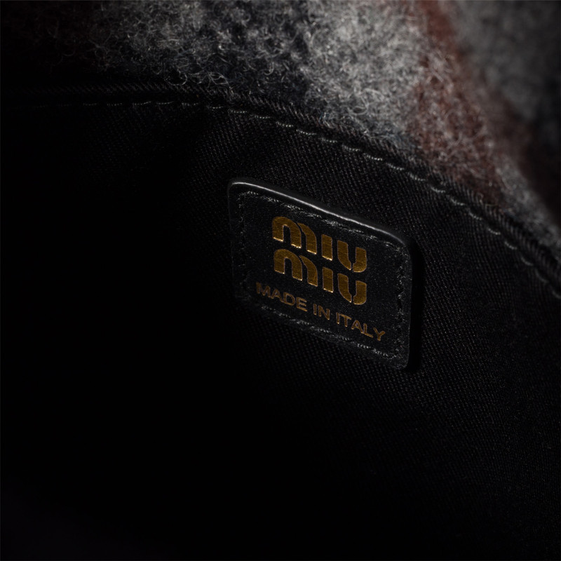 Gingham and shearling handbag 4