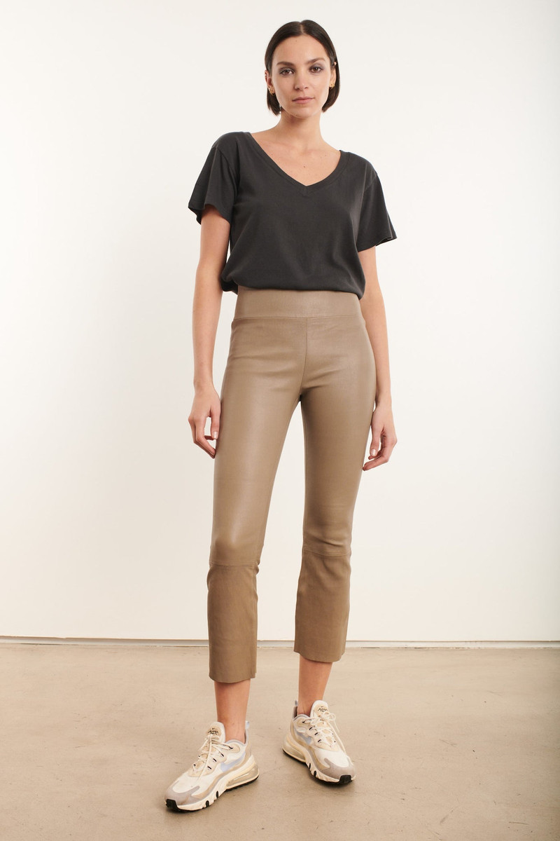 SPRWMN VINTAGE BLACK COTTON V-NECK BABY TEE outlook