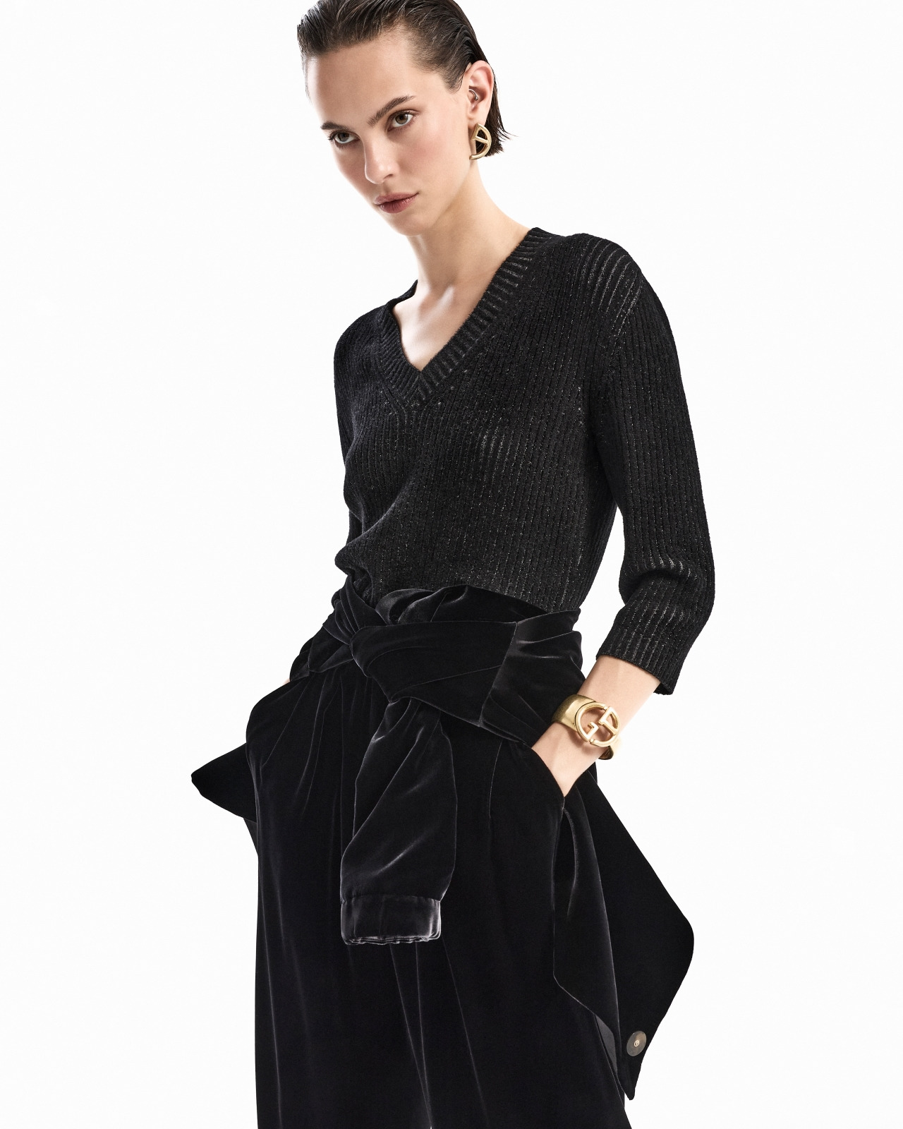 Virgin wool and viscose-blend V-neck jumper - 6