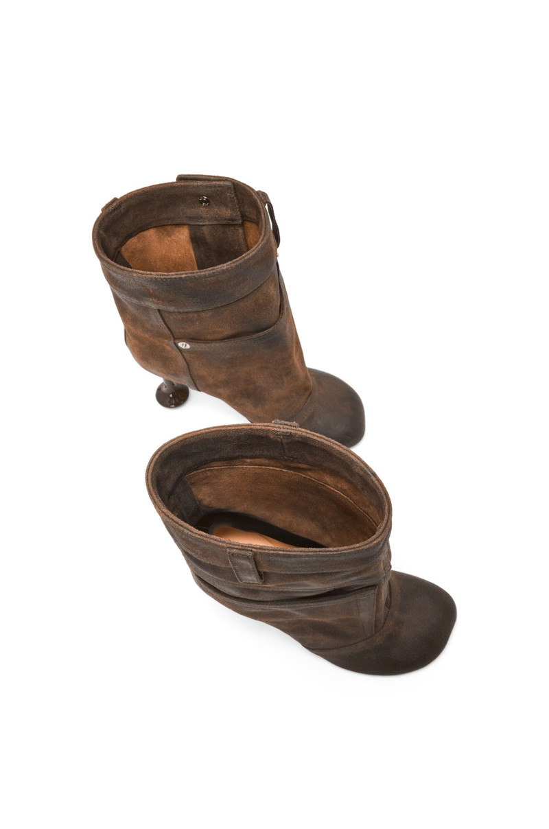 Toy ankle bootie in waxed suede 4