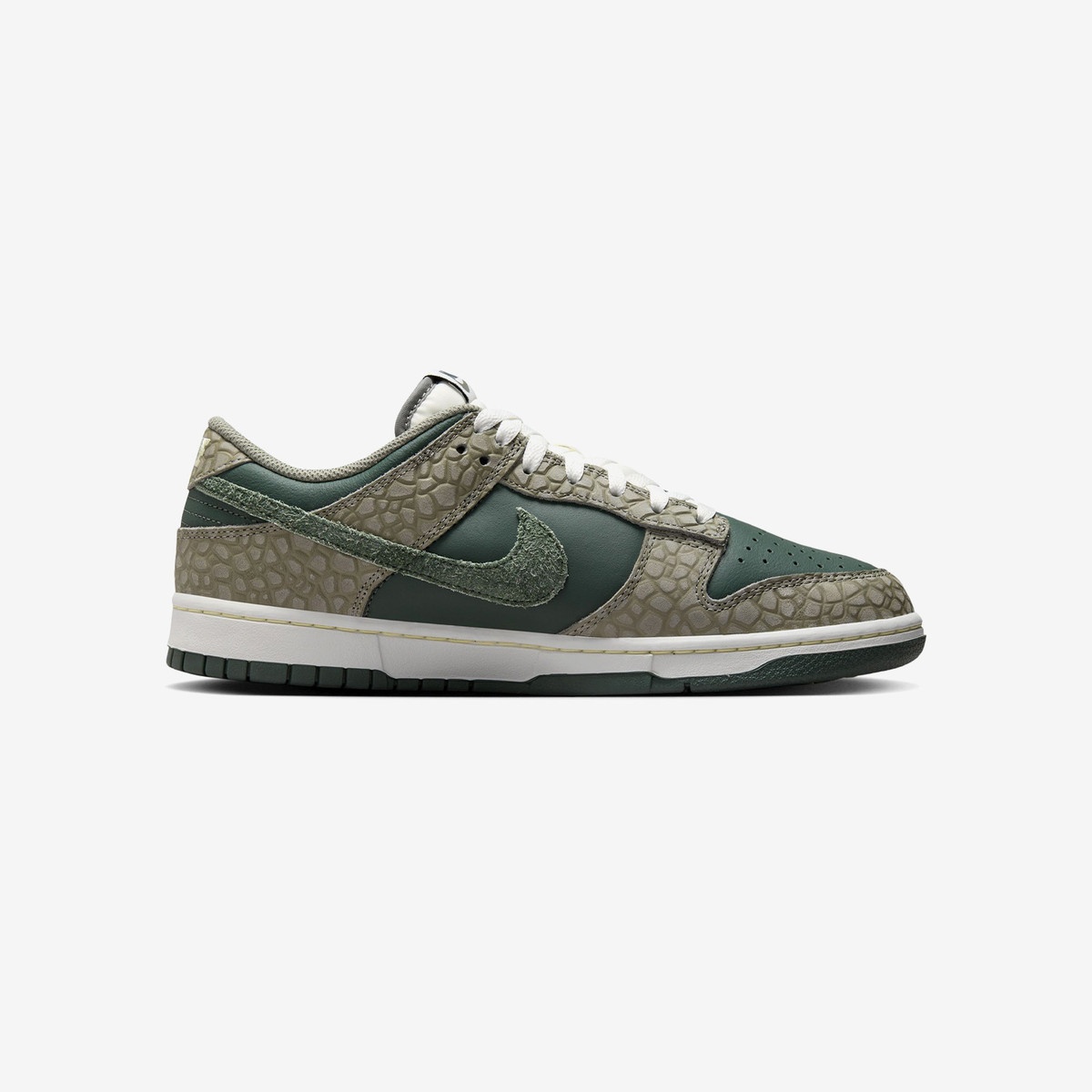 Dunk Low Retro PRM - 9