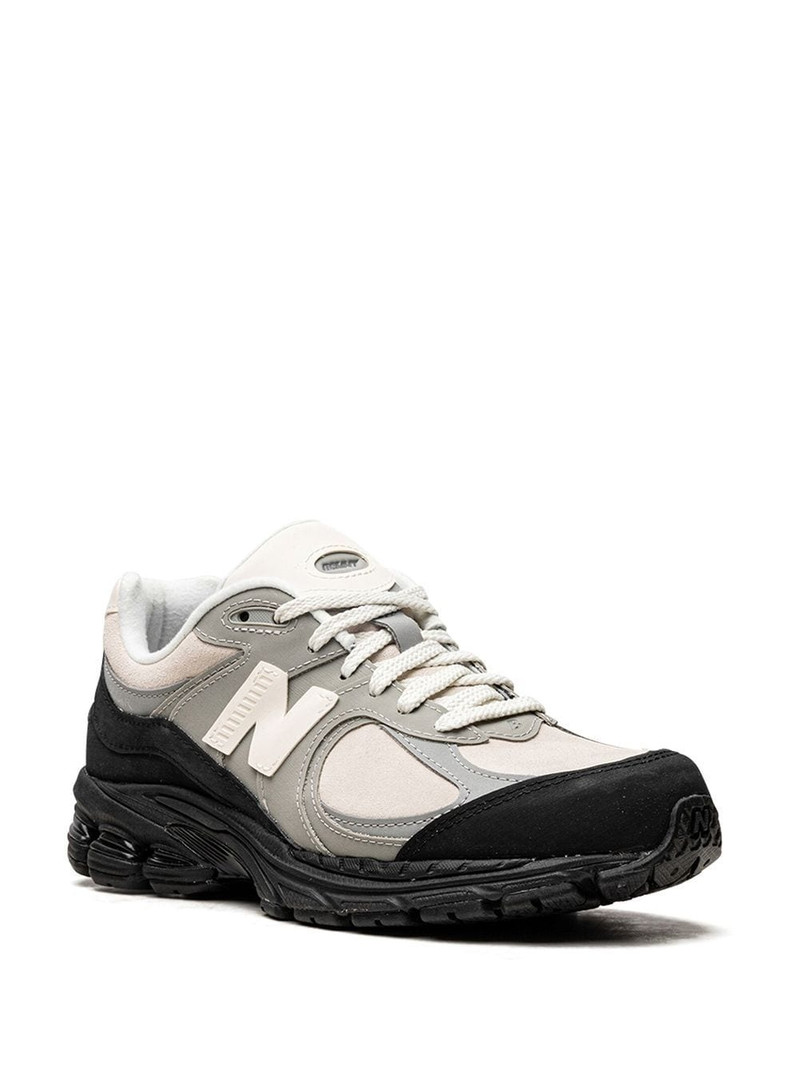 New Balance 2002R low-top sneakers outlook