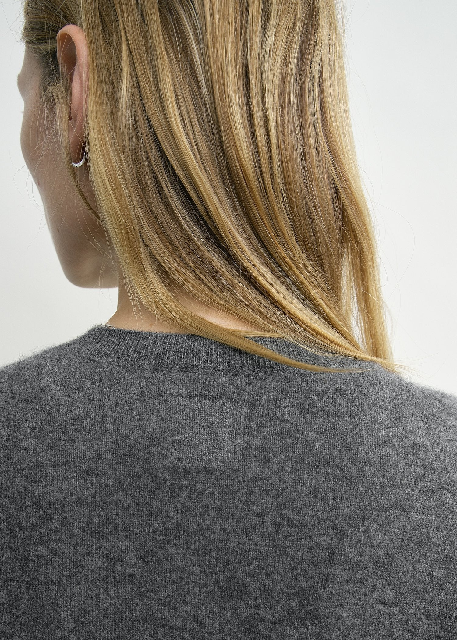 Cashmere v-neck knit charcoal - 6